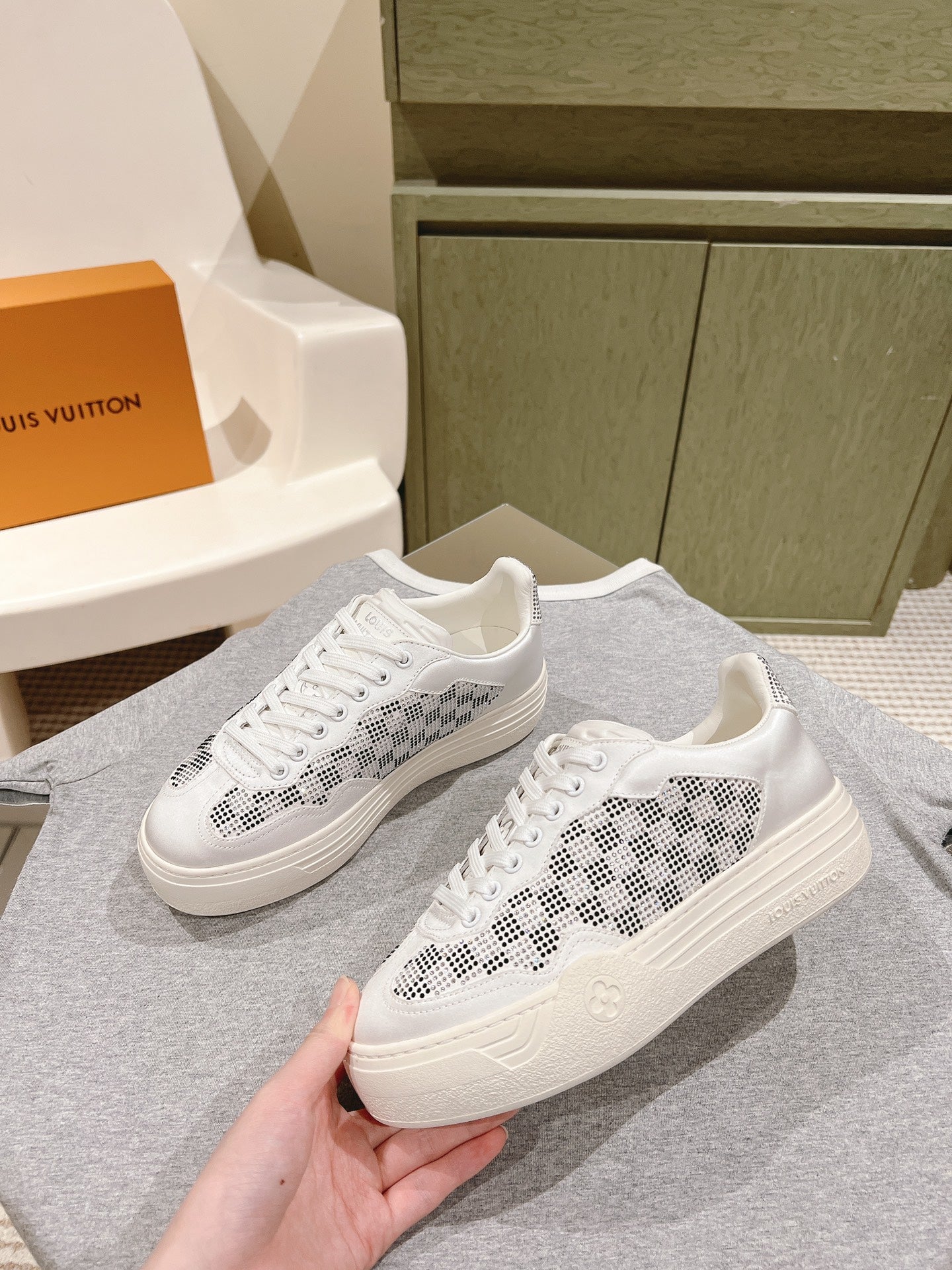 LV GROOVY SNEAKER IN WHITE MIX BLACK DAMIER STRASS AND CALFSKIN、mysite、Cacoeks