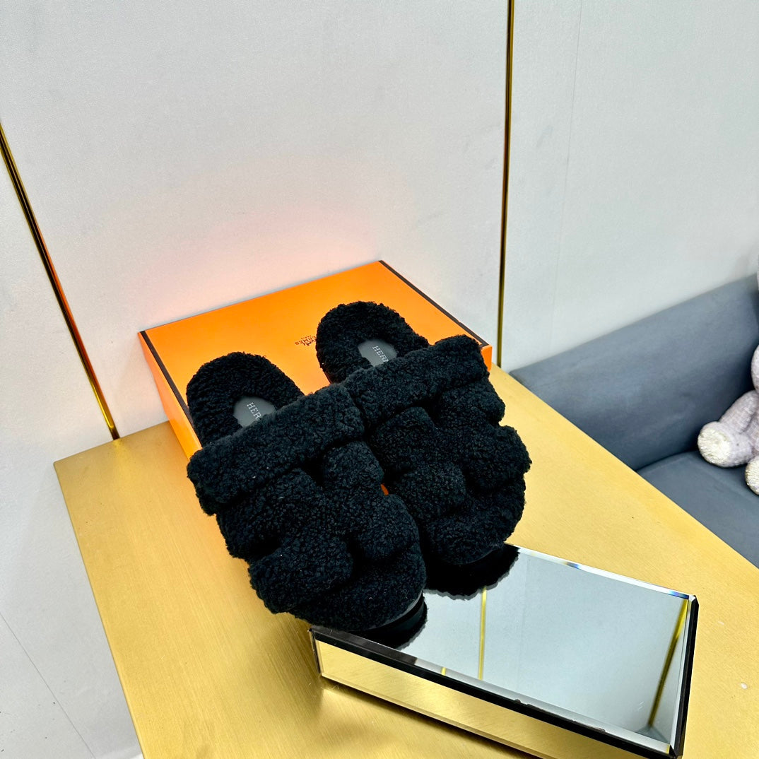 CHYPRE SANDAL IN BLACK SHEARLING、mysite、Cacoeks