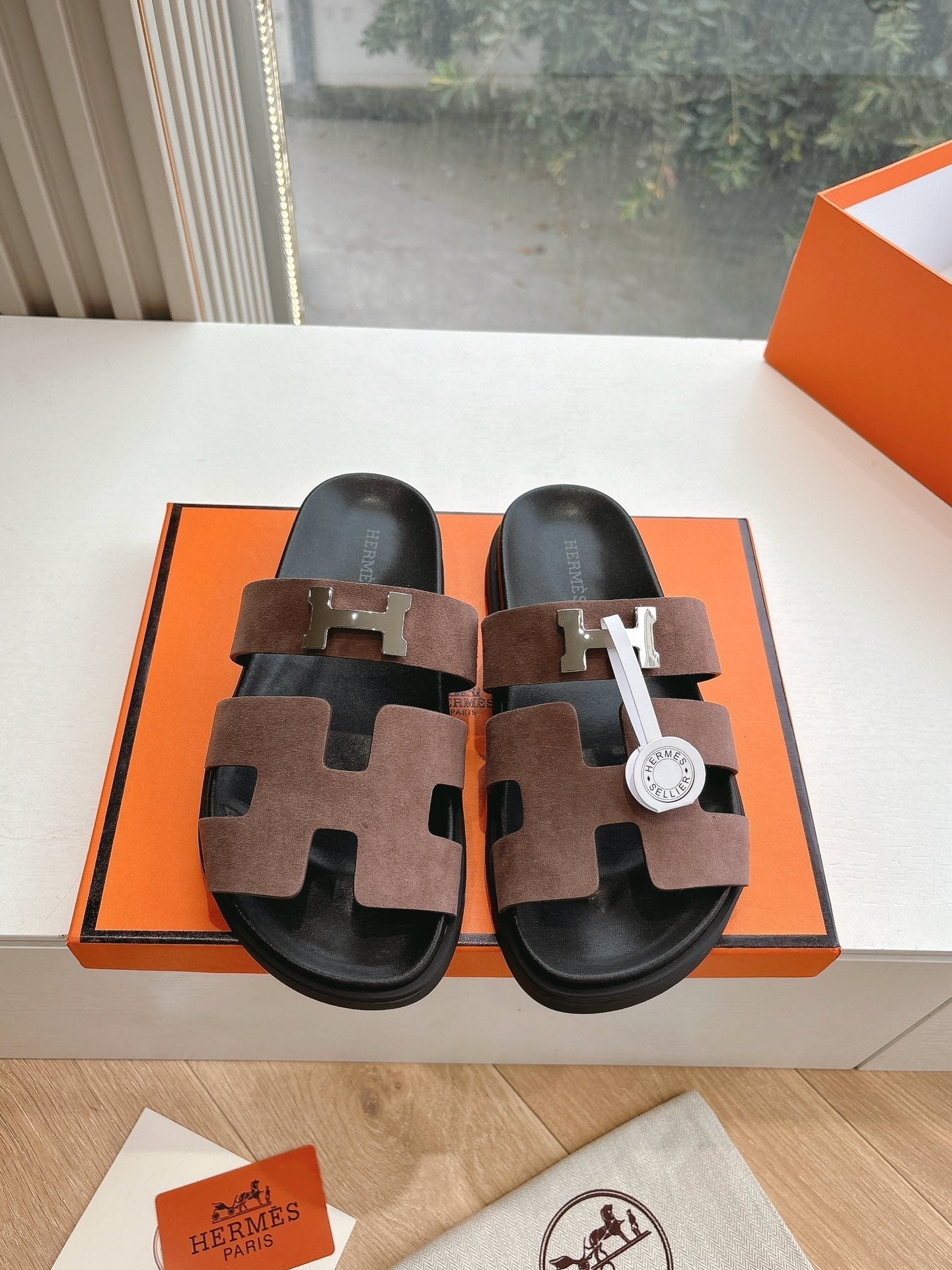 CHYPRE SANDAL IN MEDIUM BROWN SUEDE、mysite、Cacoeks