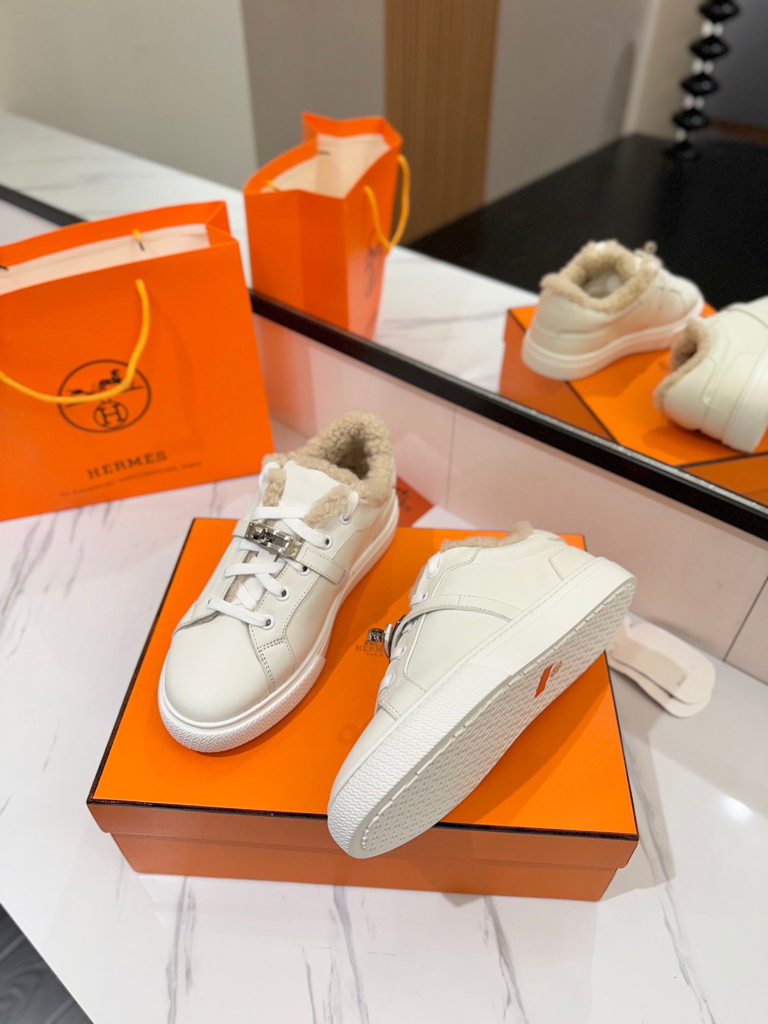 DAY SNEAKER IN WHITE CALFSKIN AND FLEECE LINING、mysite、Cacoeks