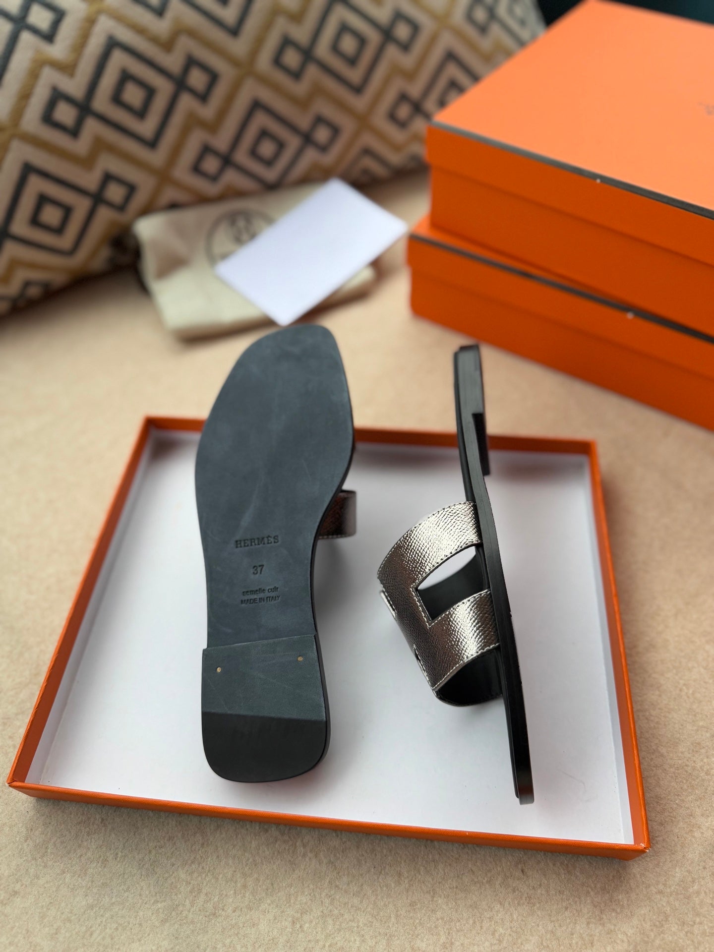 0RAN SANDALS IN LIGHT GOLD CALFSKIN、mysite、Cacoeks