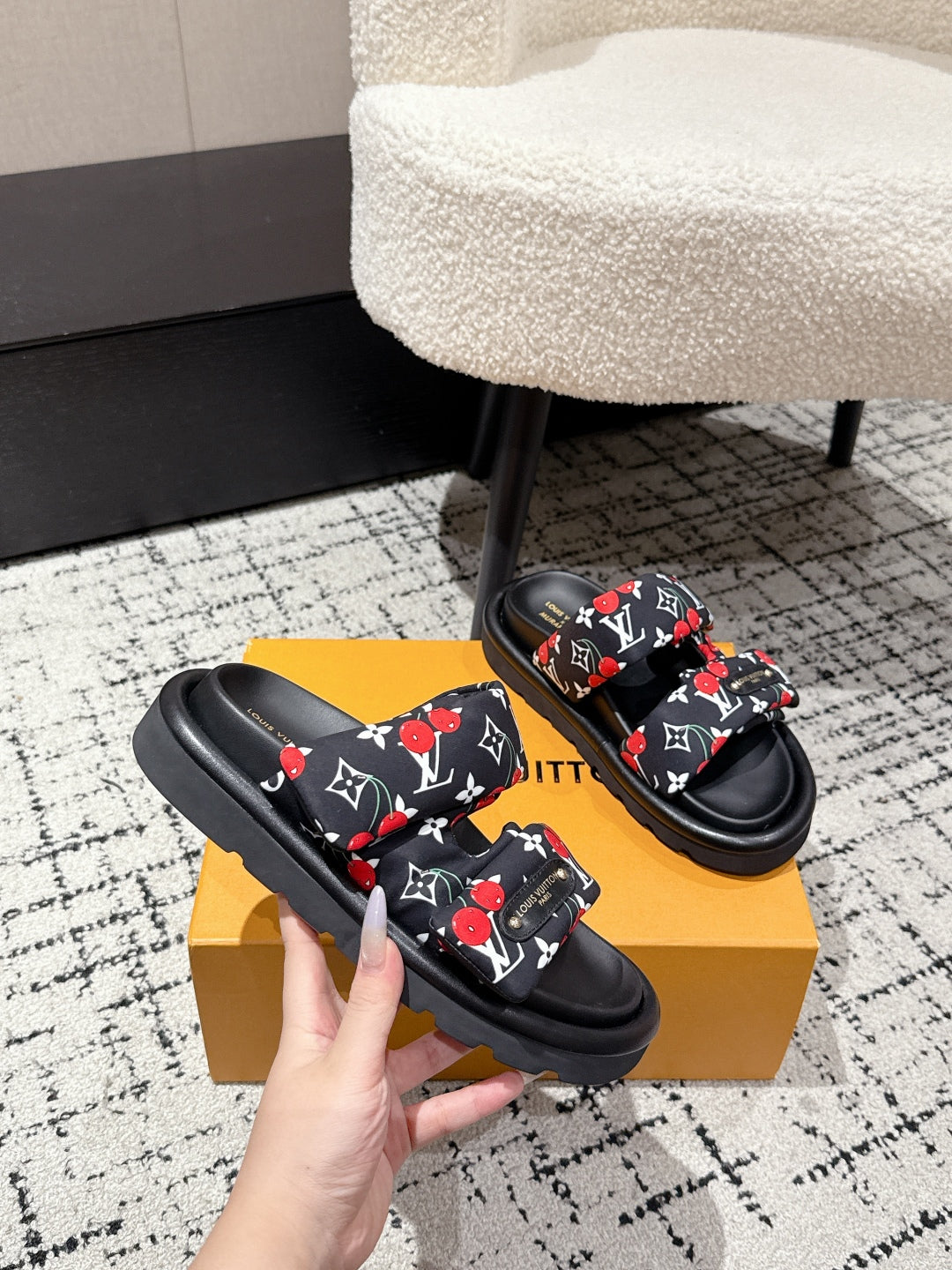 LV TWO-STRAP SLIDES 25S IN BLACK FABRIC AND CALFSKIN、mysite、Cacoeks