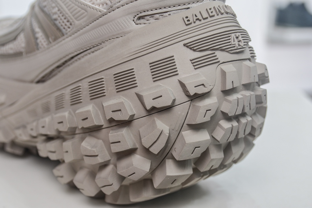 Balenciaga Defender in Beige、mysite、Cacoeks