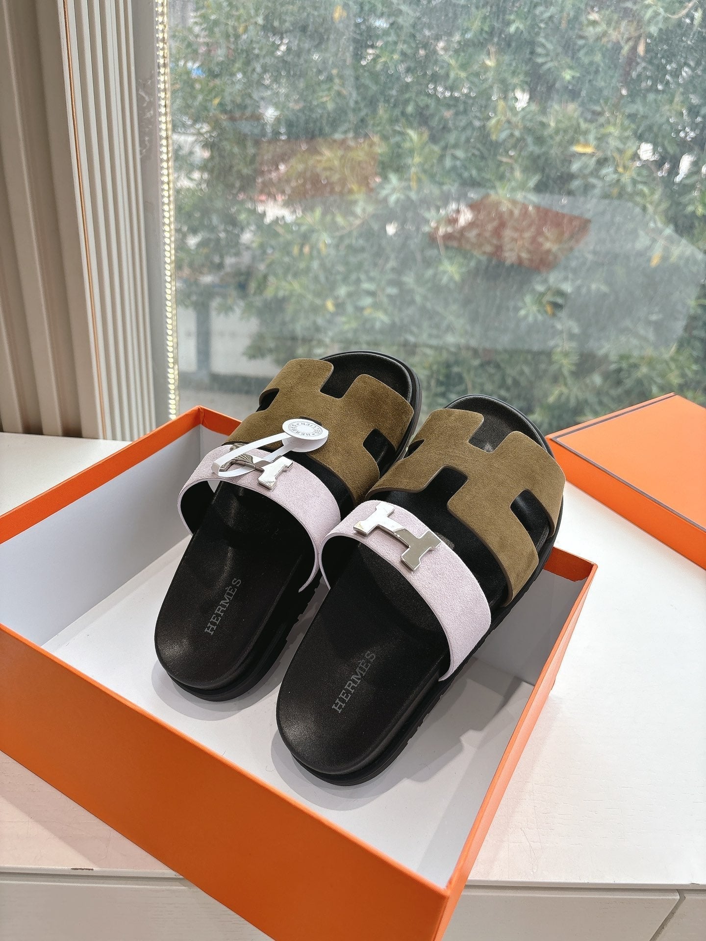 CHYPRE SANDAL IN LIGHT PINK MIX CHOCOLATE BROWN SUEDE、mysite、Cacoeks