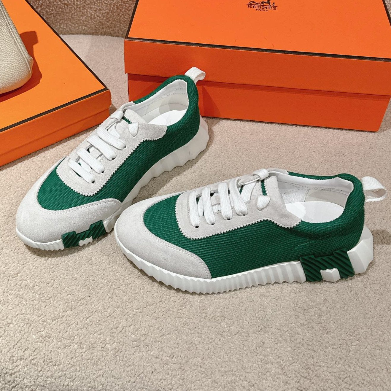 MAINLAND SNEAKER IN PALE GRAY SUEDE AND FOREST GREEN BREATHABLE MESH FABRIC、mysite、Cacoeks