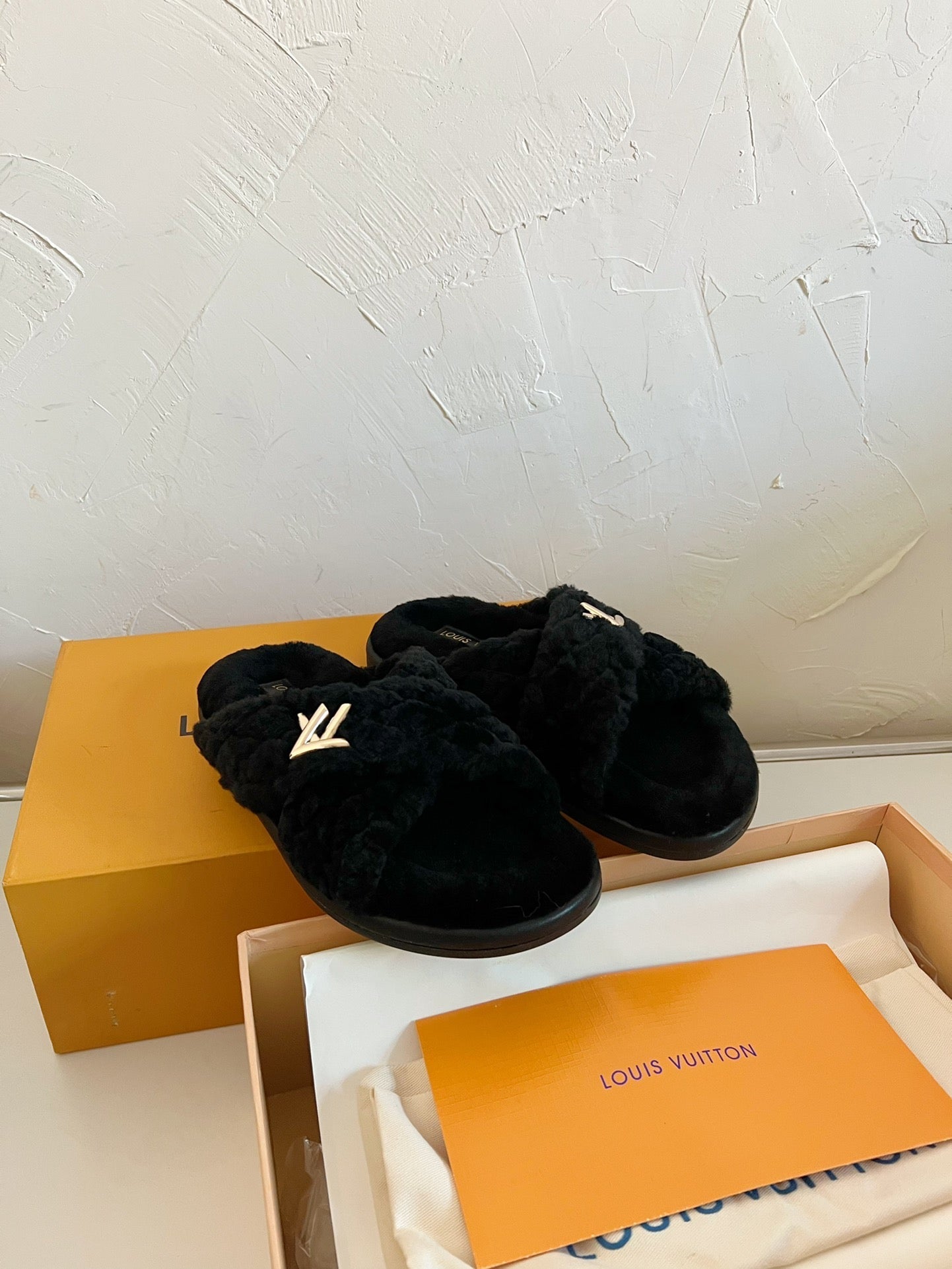 LV BLISS COMFORT MULE IN BLACK SHEARLING、mysite、Cacoeks