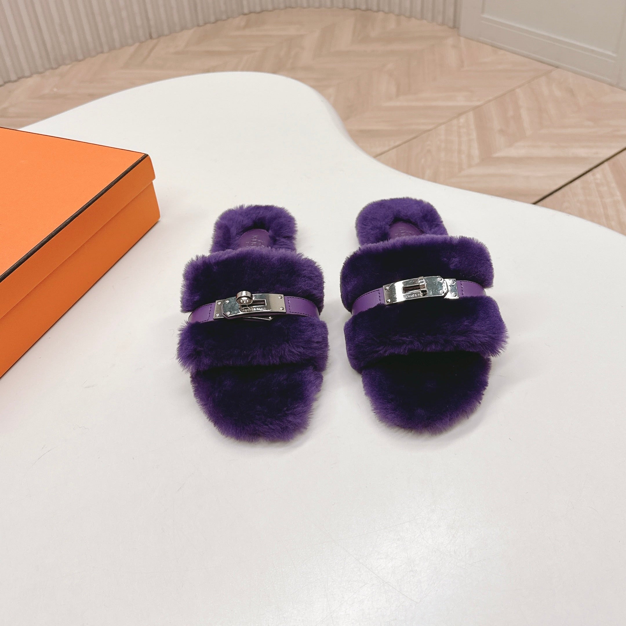 HM 25S ORAN SANDAL IN DARK PURPLE SHEARLING WITH SILVER HARDWARE、mysite、Cacoeks