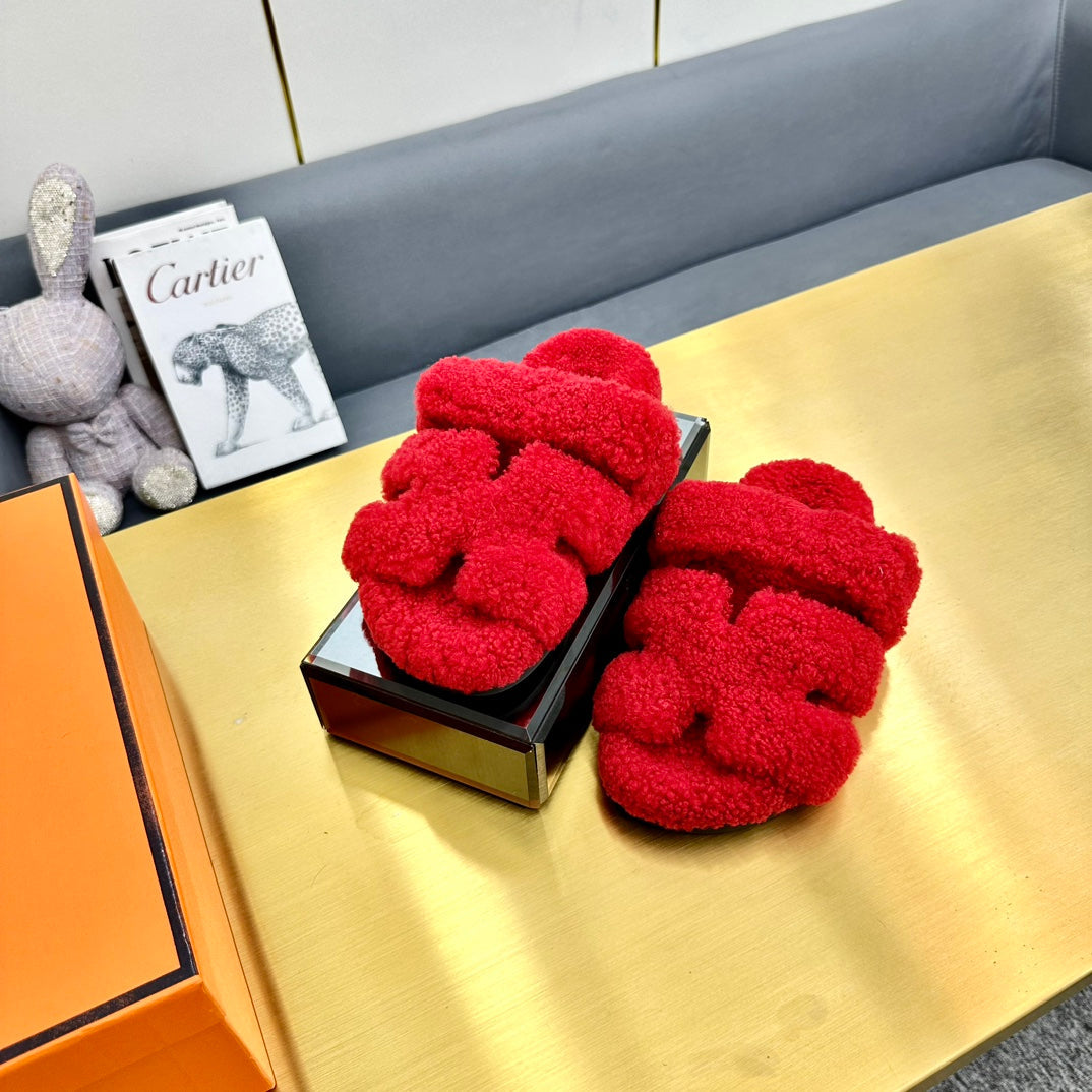 CHYPRE SANDAL IN CHERRY RED SHEARLING、mysite、Cacoeks