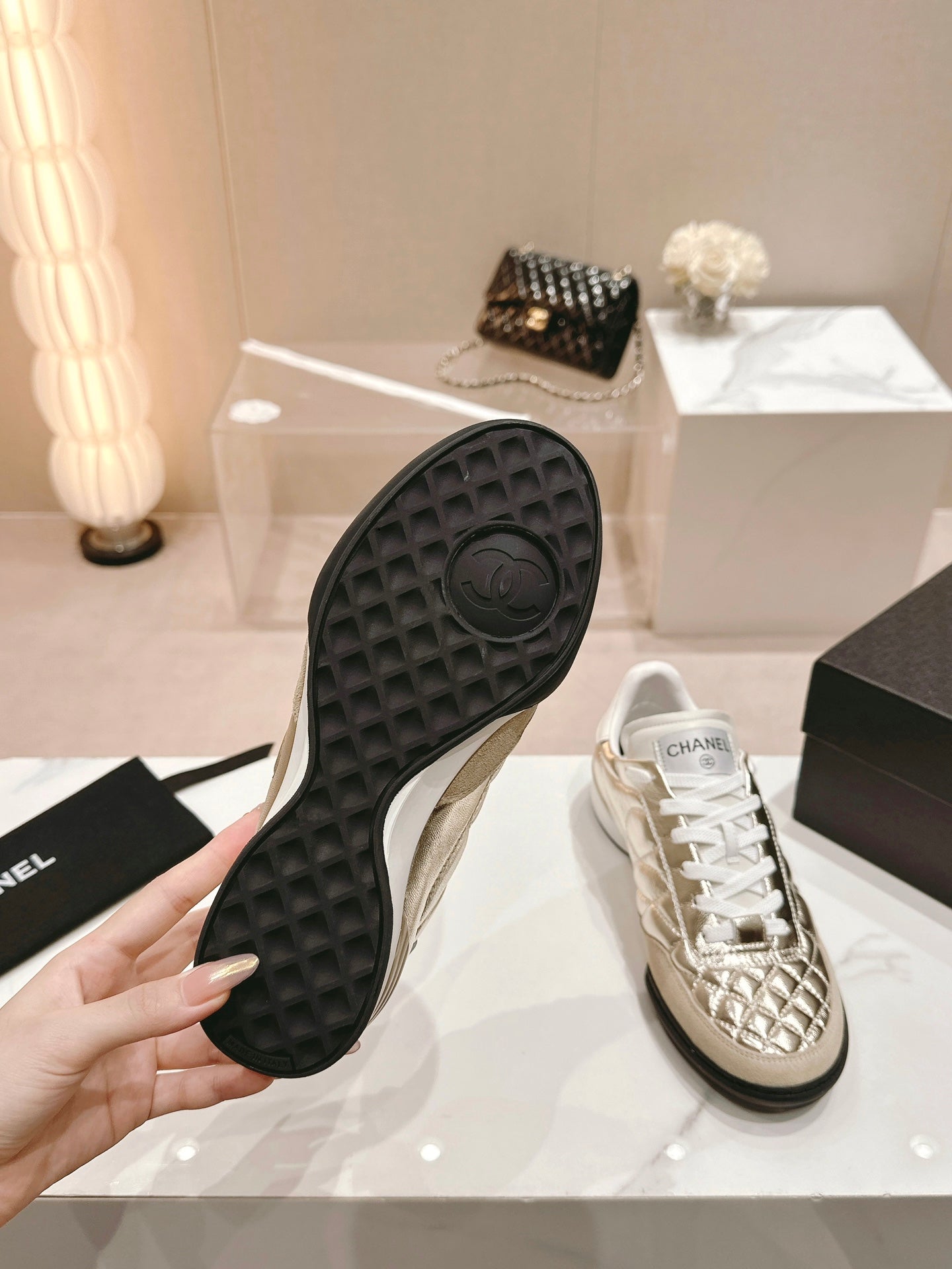 SNEAKERS IN GLOSSY GOLDEN LAMBSKIN、mysite、Cacoeks