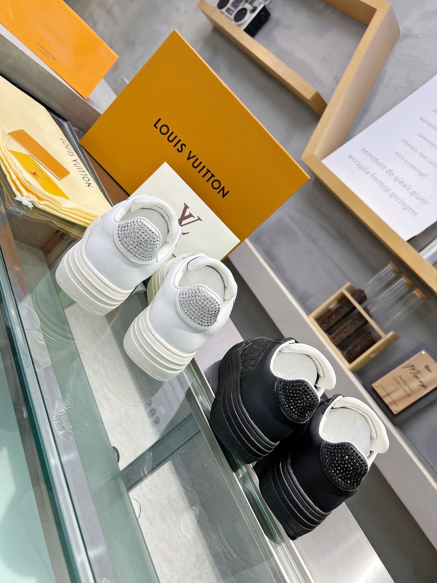 LV WOMEN GROOVY PLATFORM IN BLACK EMBOSSED CALFSKIN、mysite、Cacoeks