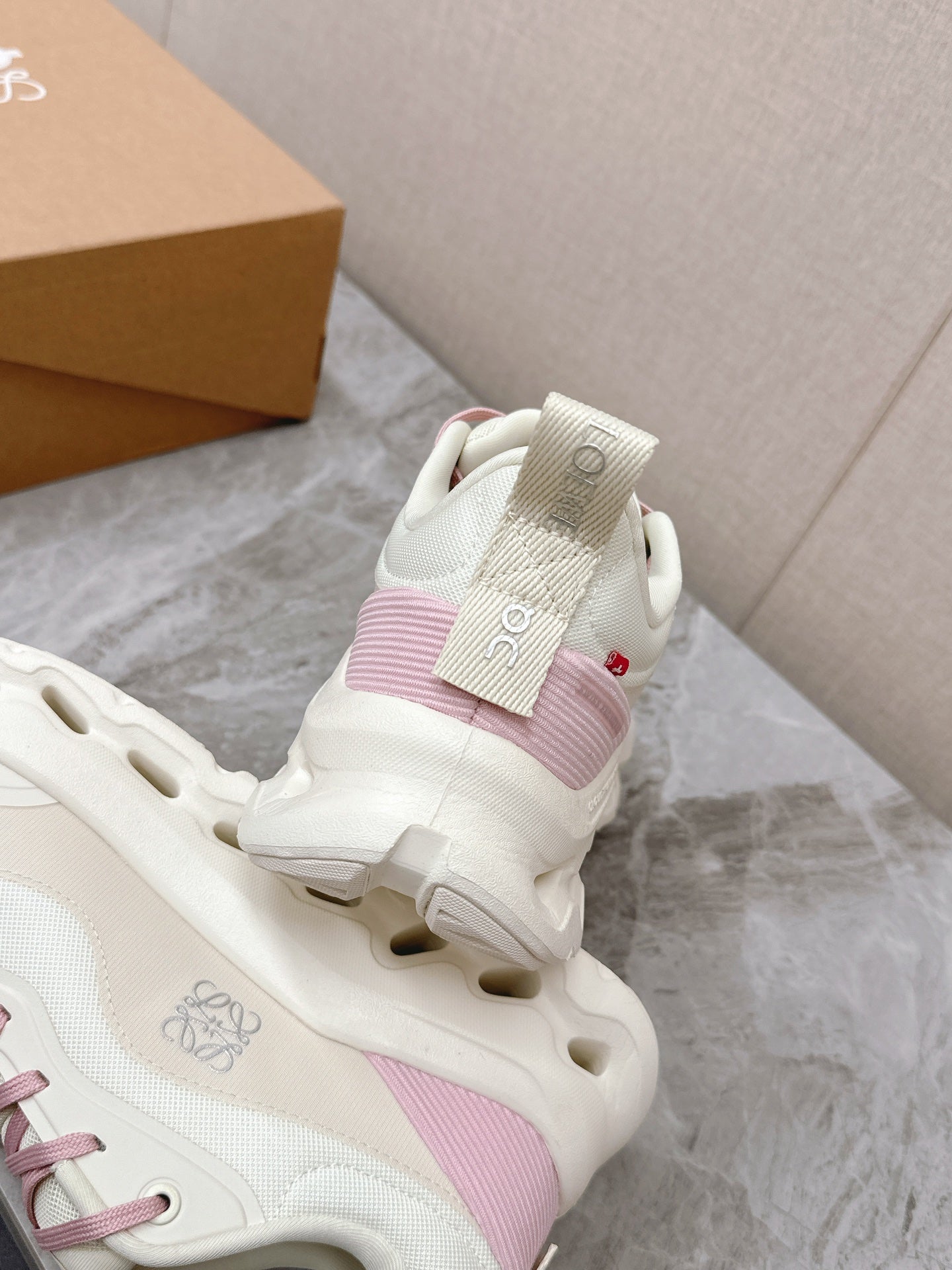 RUN SNEAKER IN PASTEL GRAY MIX BABY PINK SUEDE AND MESH FABRIC、mysite、Cacoeks