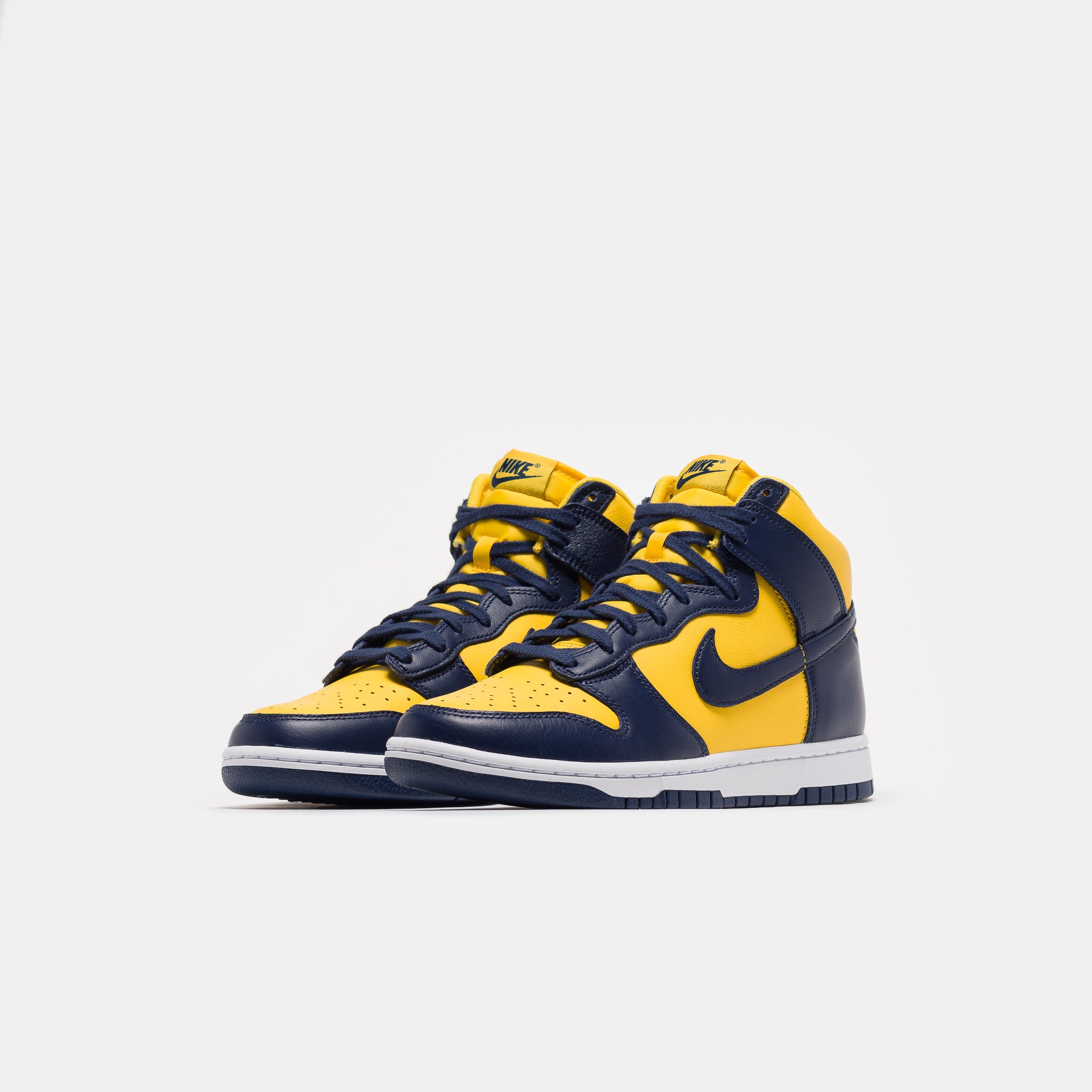Dunk High Retro SE Sneaker in Varsity Maize/Midnight Navy/White