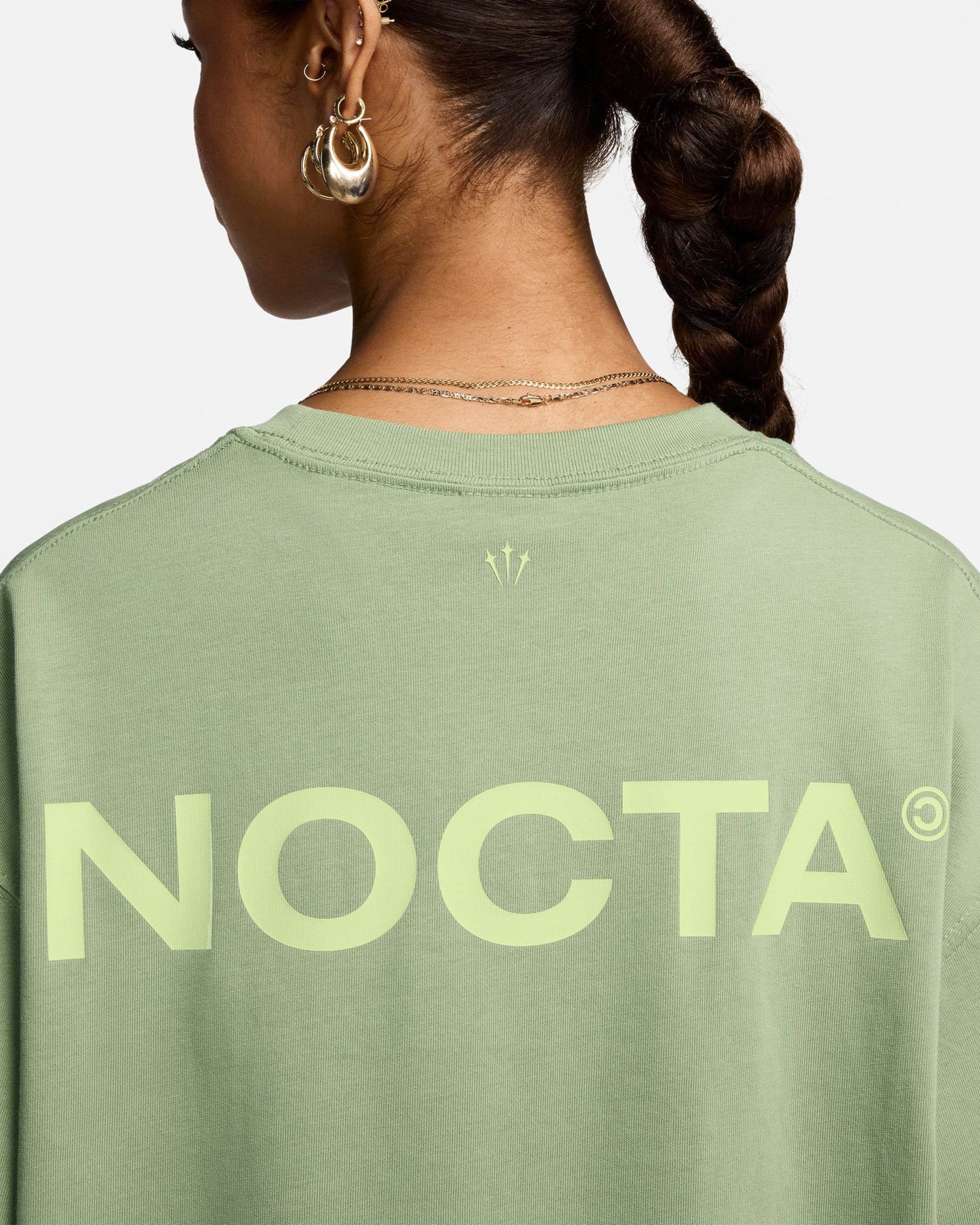 NIKE NOCTA NRG TEE - OILGREEN/ LTLIQUIDLIME