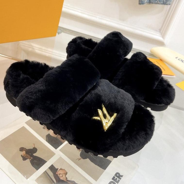 HALF MULE SLIPPERS IN BLACK FLEECE FEATURING METALLIC LOGO、mysite、Cacoeks
