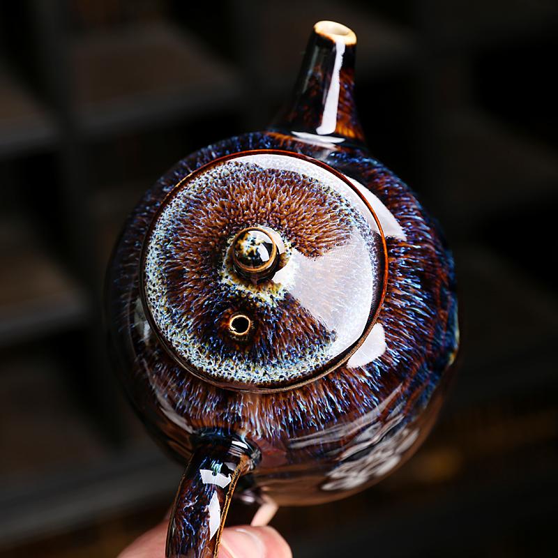 GEEK BAR-https://www.hot-toy.com/