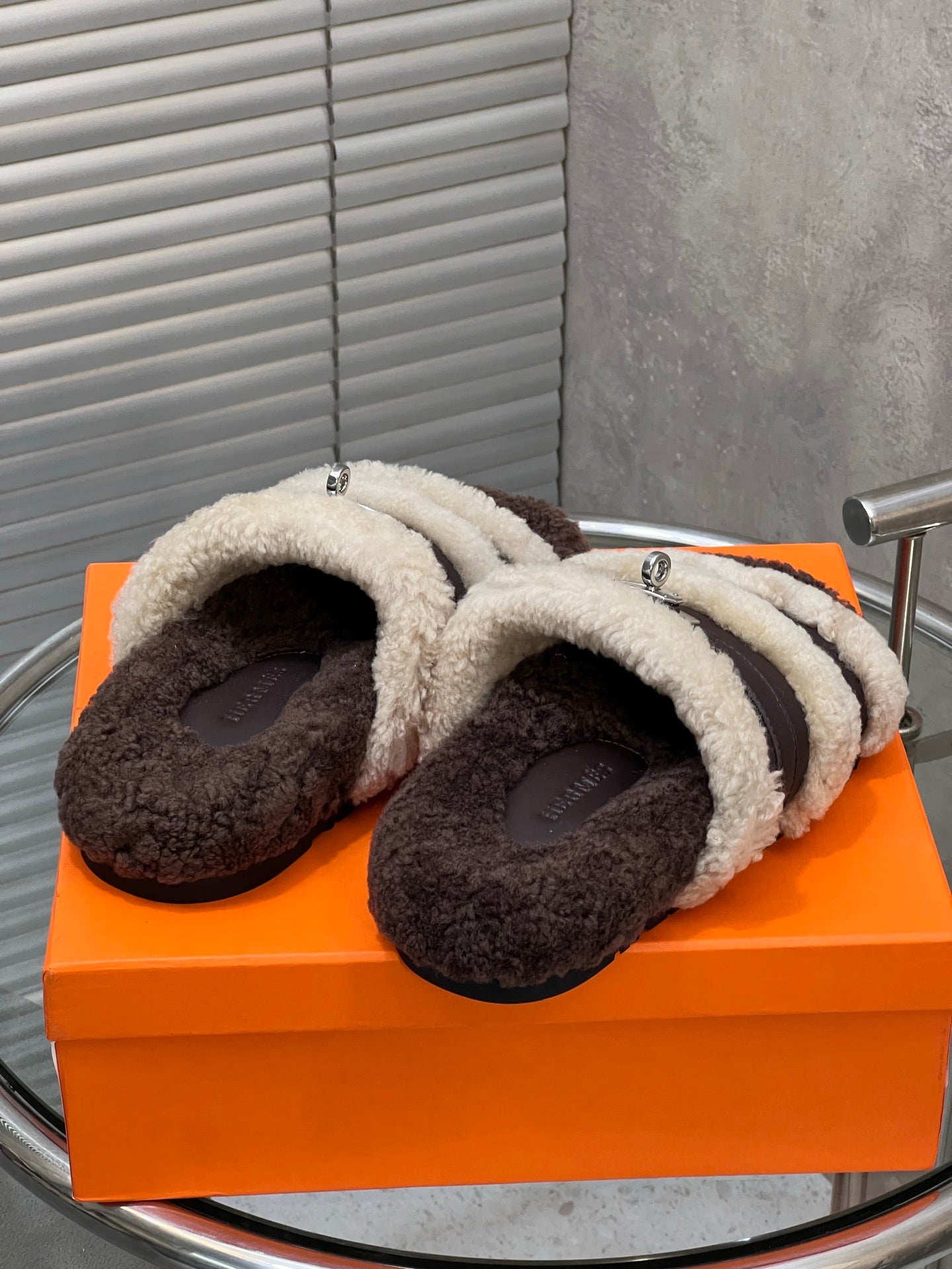 HM 25S SANDAL IN BEIGE WOOL AND DARK BROWN LAMBSKIN WITH SILVER HARDWARE、mysite、Cacoeks