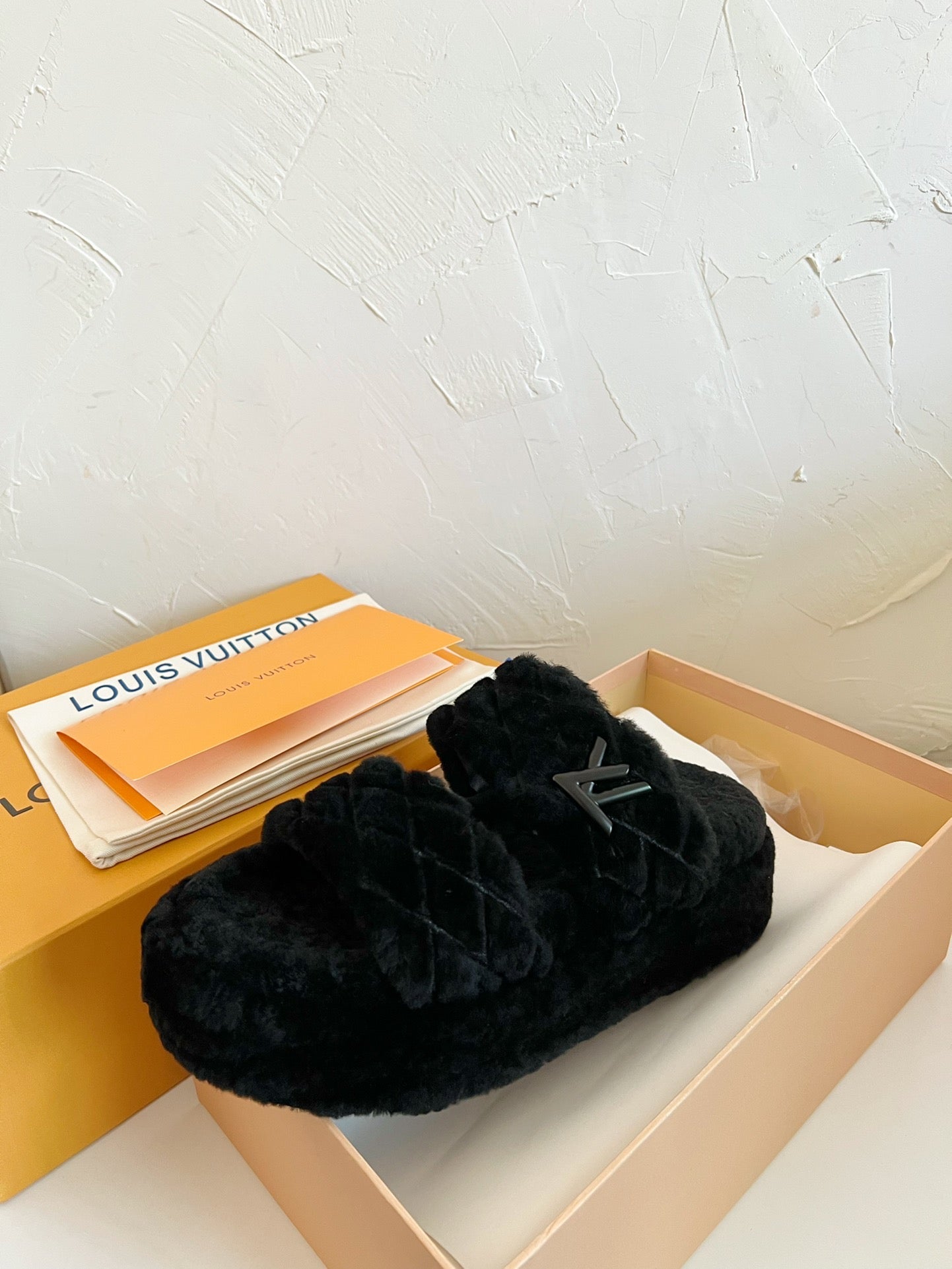 LV SUNSET PLATFORM COMFORT MULE IN BLACK SHEARLING、mysite、Cacoeks