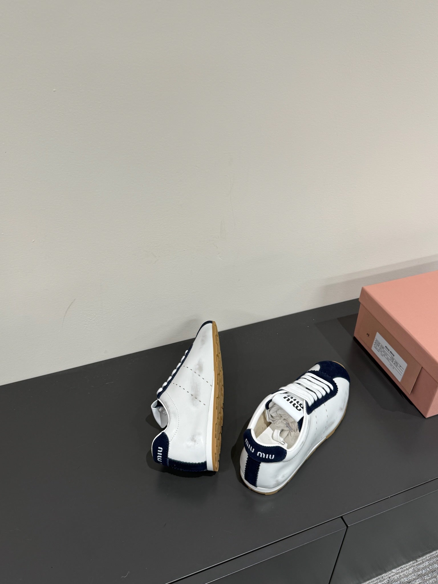 PLUME SNEAKERS IN WHITE NAPPA LAMBSKIN AND NAVY SUEDE、mysite、Cacoeks