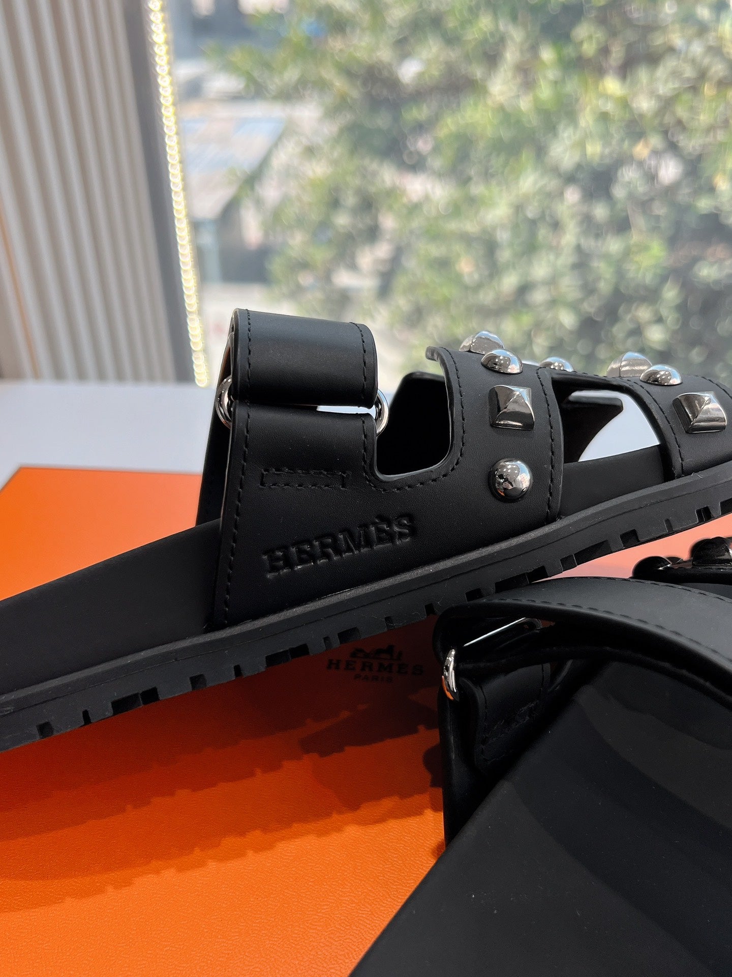 CHYPRE SANDAL IN BLACK CALFSKIN WITH STUDS、mysite、Cacoeks