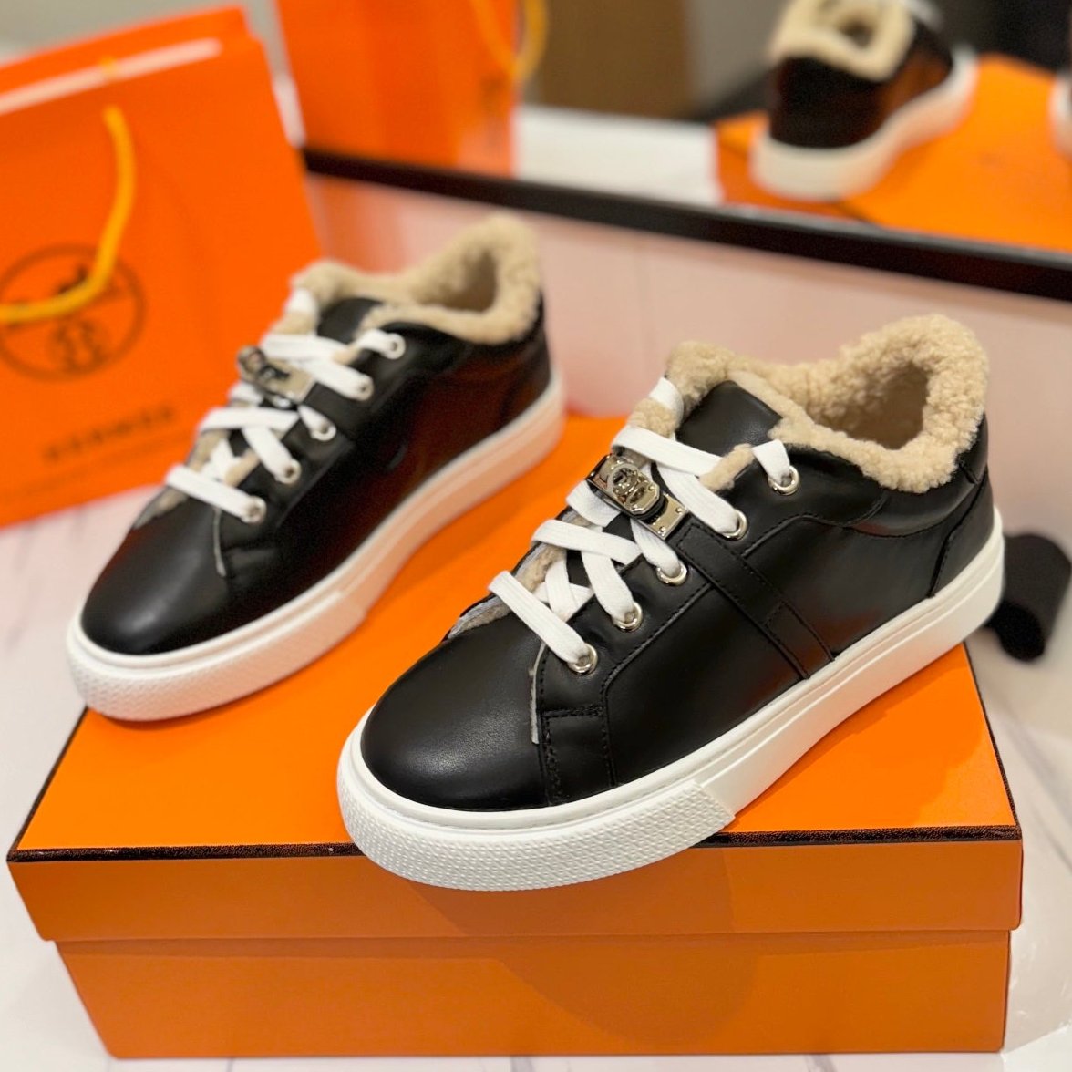 DAY SNEAKER IN BLACK CALFSKIN AND FLEECE LINING、mysite、Cacoeks