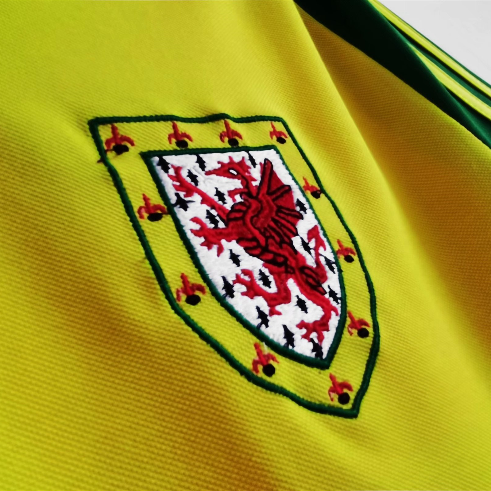 ManixJersey.com | Retro Wales 1982 Away Stadium Jersey -Customize Name, Number and Patch | Worldwide Shipping