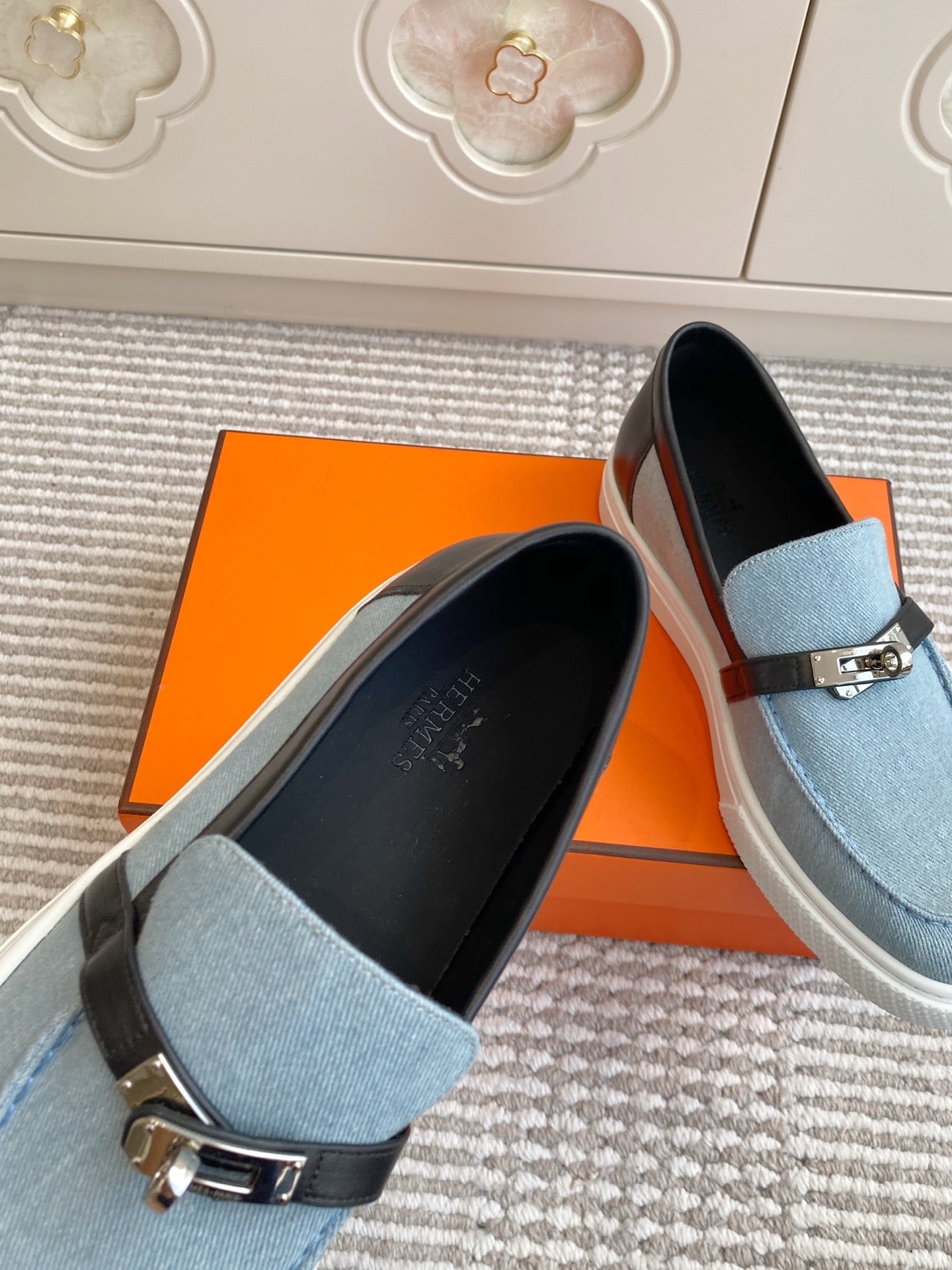 HM 25S SLIP-ON IN SKY BLUE CANVAS AND BLACK LAMBSKIN WITH SILVER HARDWARE、mysite、Cacoeks