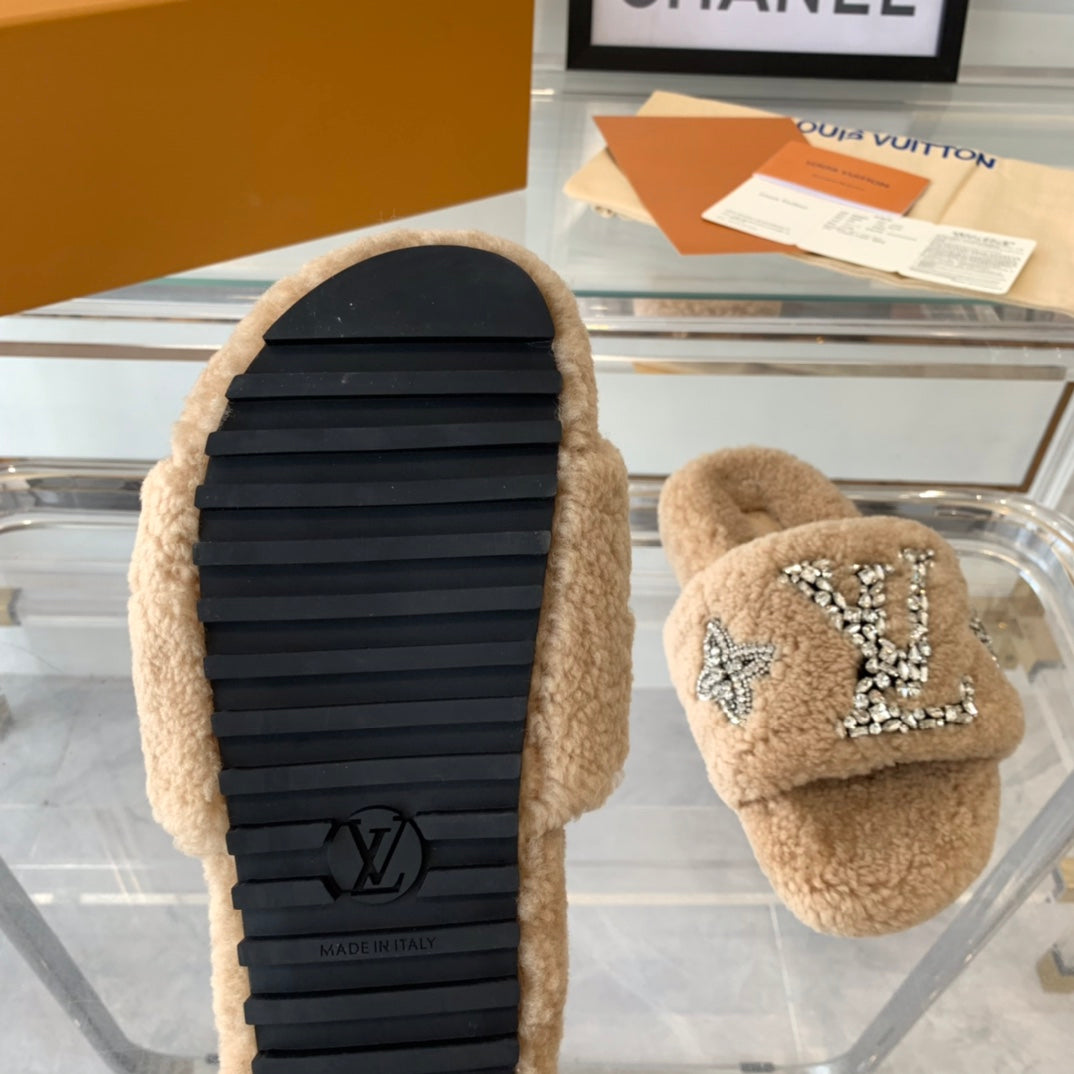 LV WOMEN'S PASEO FLAT SLIPPER IN TAN BROWN FLEECE、mysite、Cacoeks