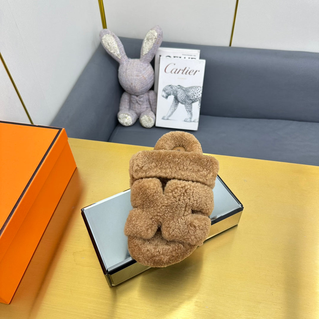 CHYPRE SANDAL IN PEANUT BROWN SHEARLING、mysite、Cacoeks