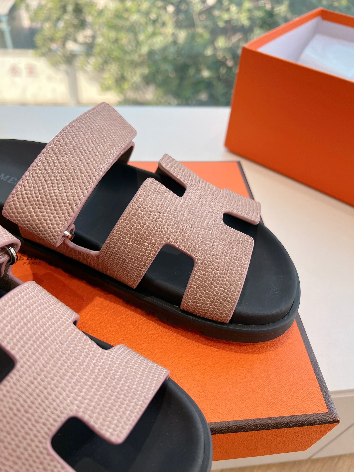 CHYPRE SANDAL IN PEACH PINK SHINY GRAINED CALFSKIN、mysite、Cacoeks