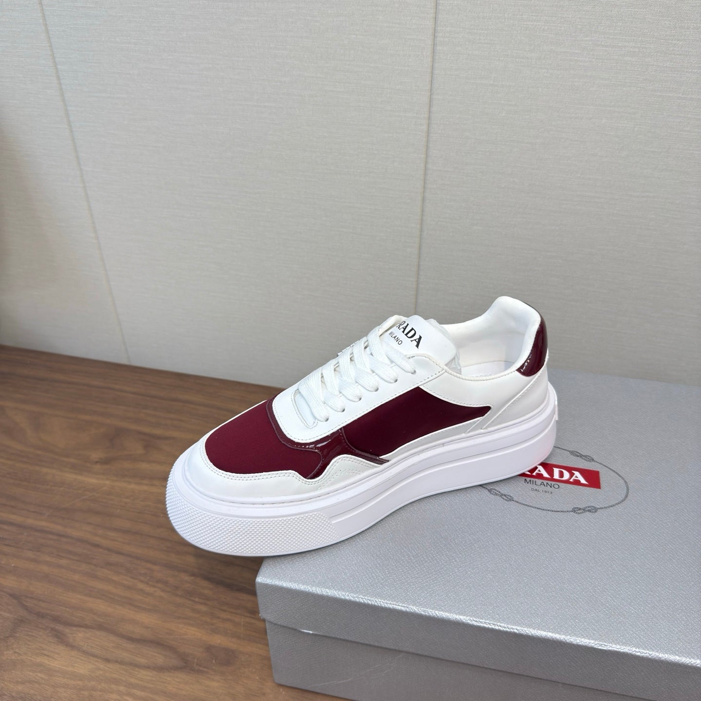 PRADA 25S DOWNTOWN BOLD SNEAKERS 45MM IN WHITE AND BURGUNDY CALFSKIN、mysite、Cacoeks