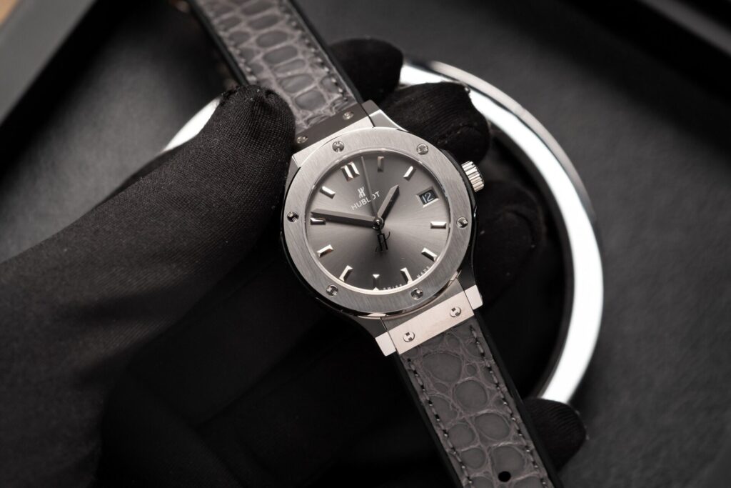 Đồng Hồ Hublot Nữ Dây Da Màu Xám Replica 11 33mm (2)