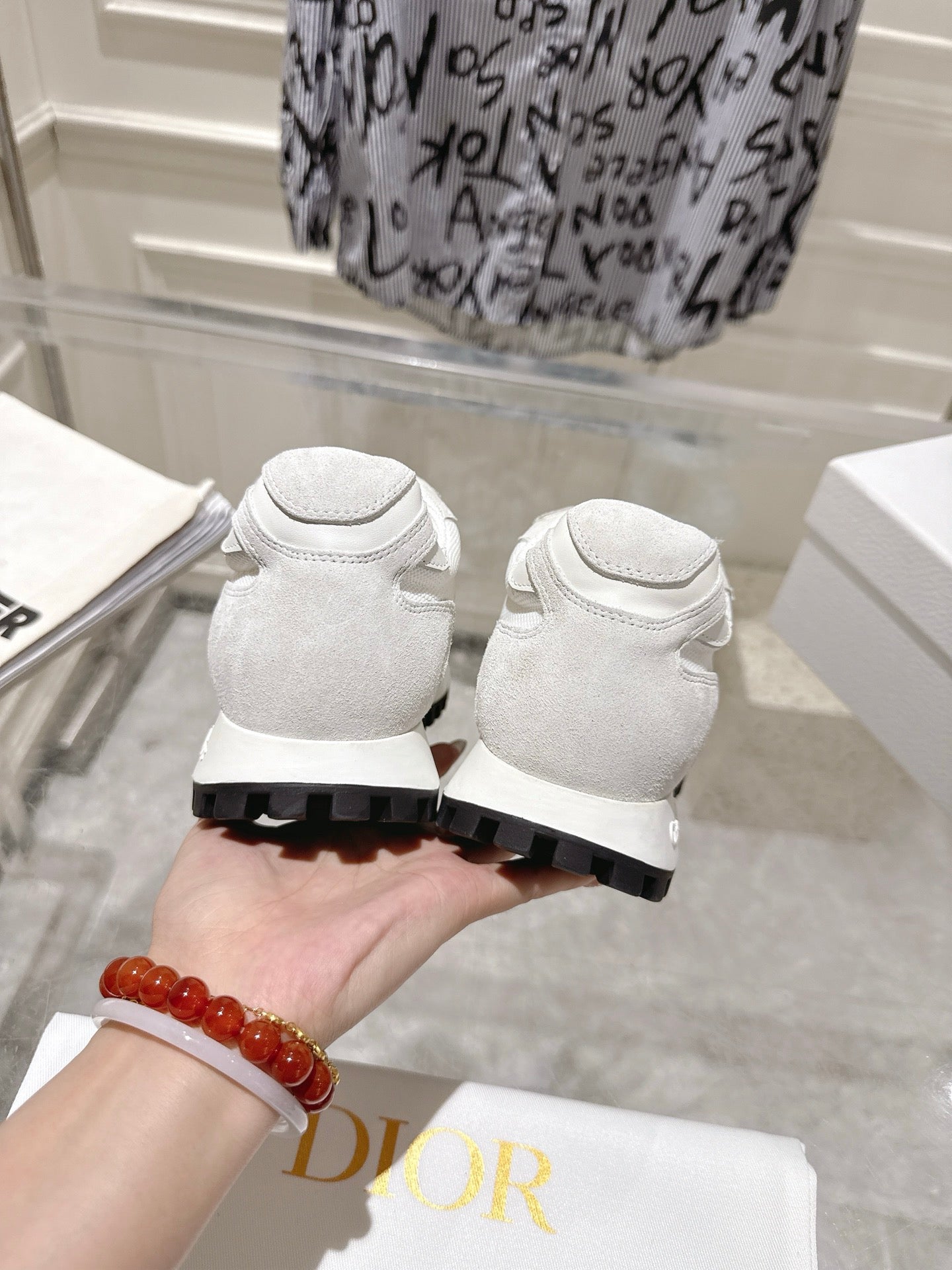 DIOR 25S C'EST DIOR SNEAKER IN WHITE LIGHT GRAY CALFSKIN AND SUEDE、mysite、Cacoeks