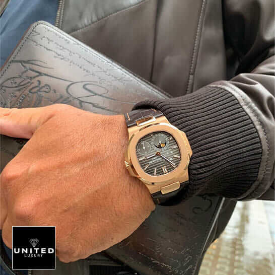 Patek Philippe Nautilus Gold Leather Replica 1 Patek Philippe Nautilus Gold Case Leather Bracelet Replica on the man wrist