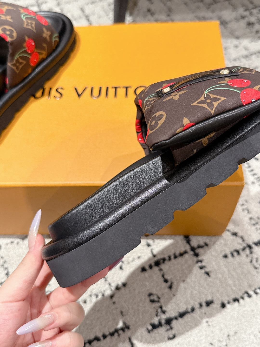 LV MIAMI-STYLE SANDALS 25S IN BROWN FABRIC AND BLACK CALFSKIN、mysite、Cacoeks