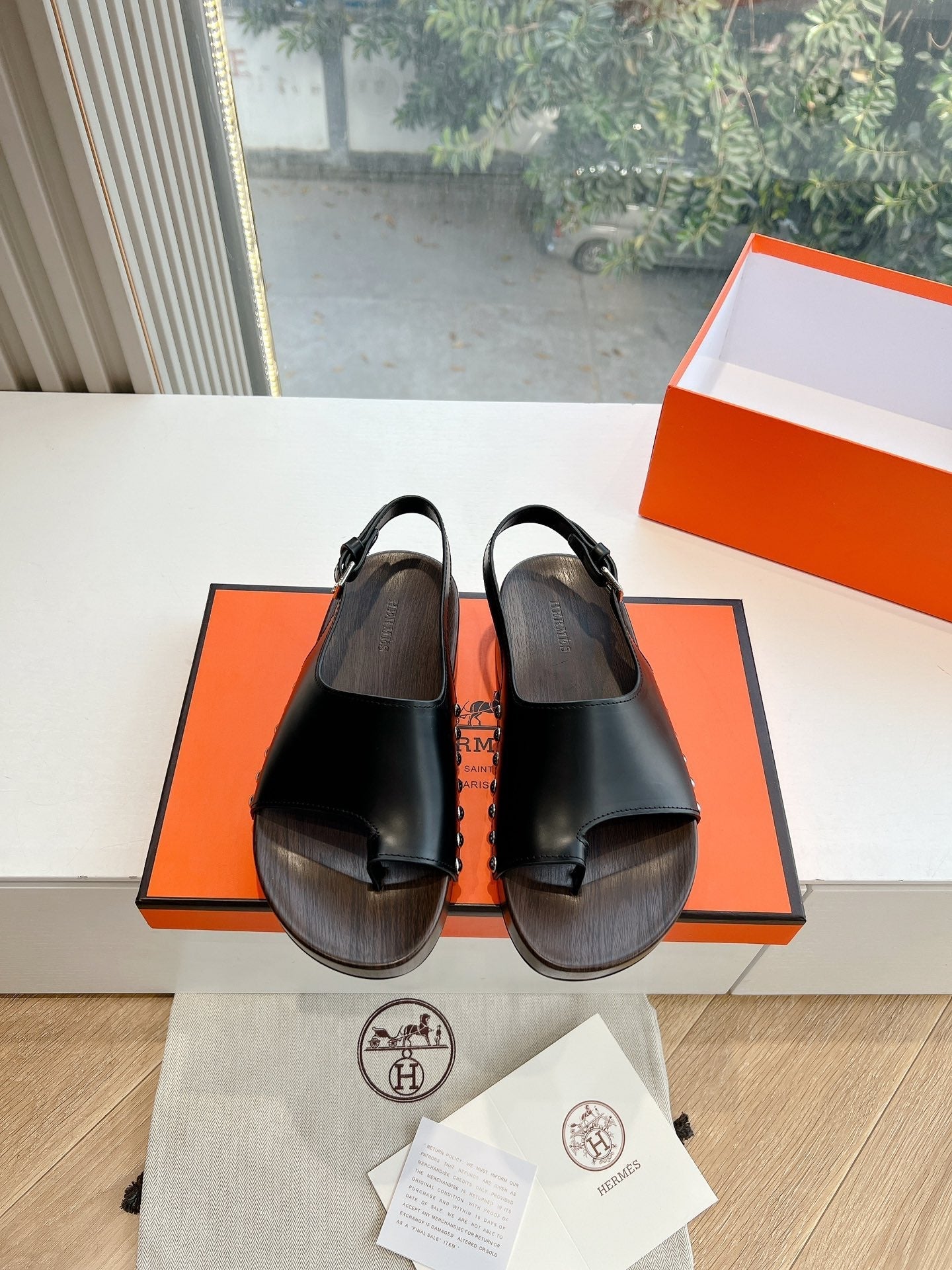 FLAT SANDAL IN BLACK CALFSKIN、mysite、Cacoeks