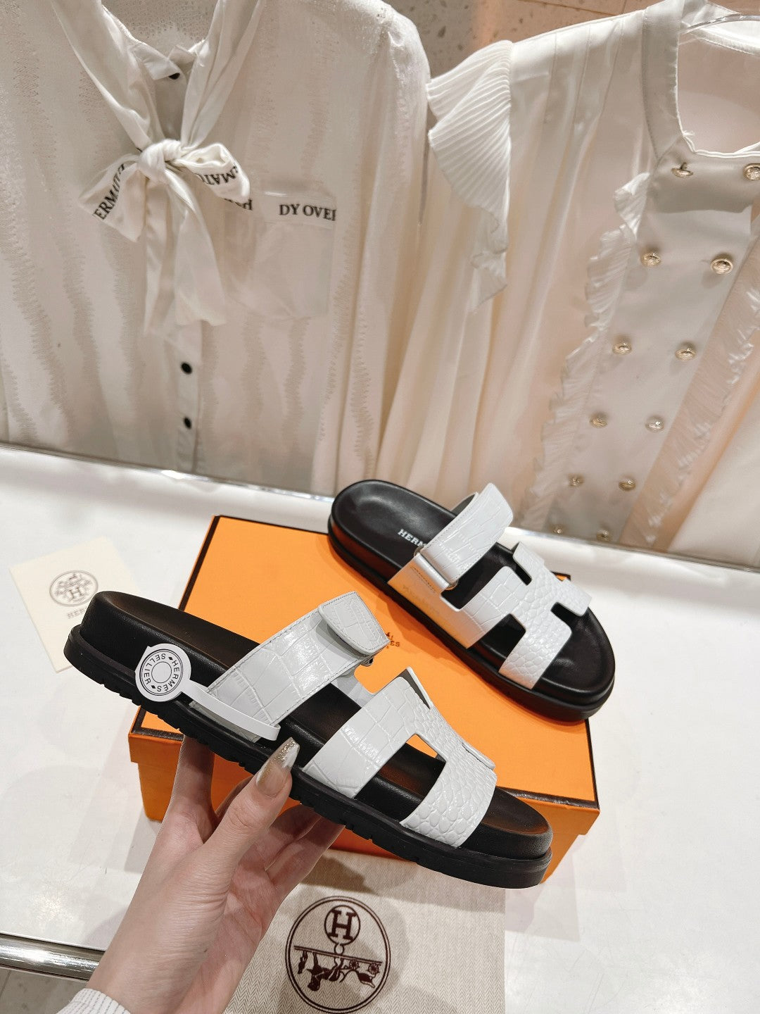 CHYPRE SANDAL BLACK AND WHITE LAMBSKIN、mysite、Cacoeks