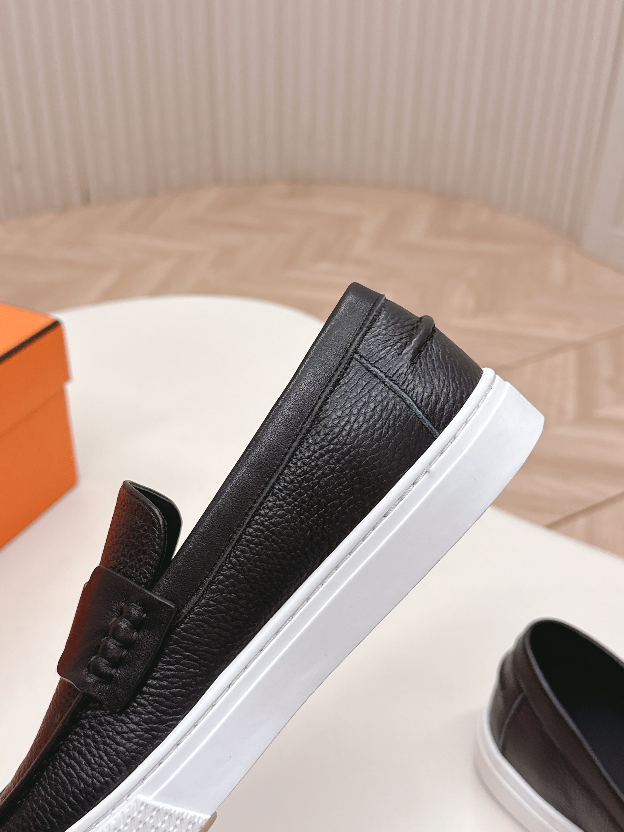 HM 25S SLIP-ON IN BLACK GRAINED LEATHER、mysite、Cacoeks