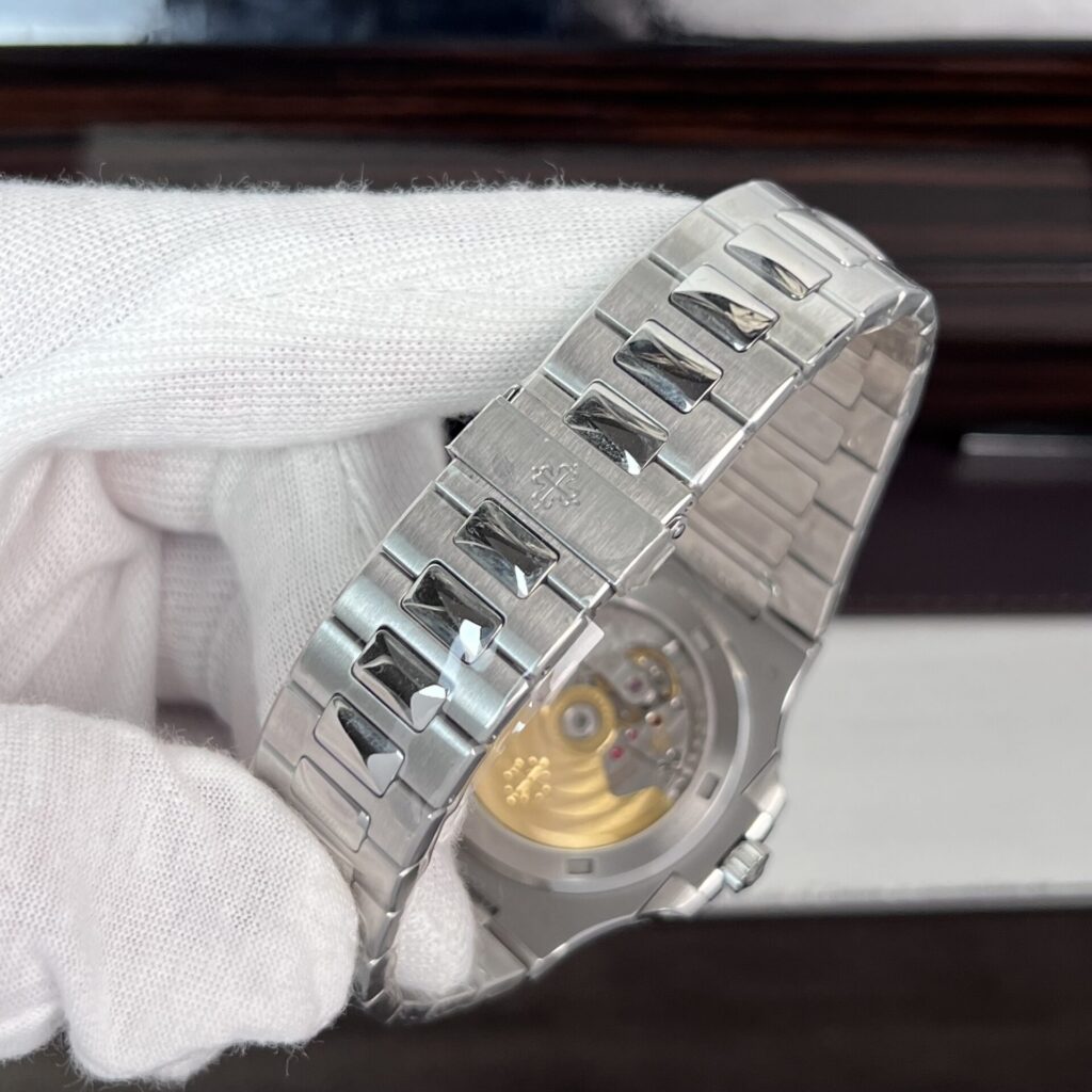 Đồng Hồ Patek Philippe Nautilus 5723 Rep 11 Đính Đá Màu Xanh Lá 40mm (2)