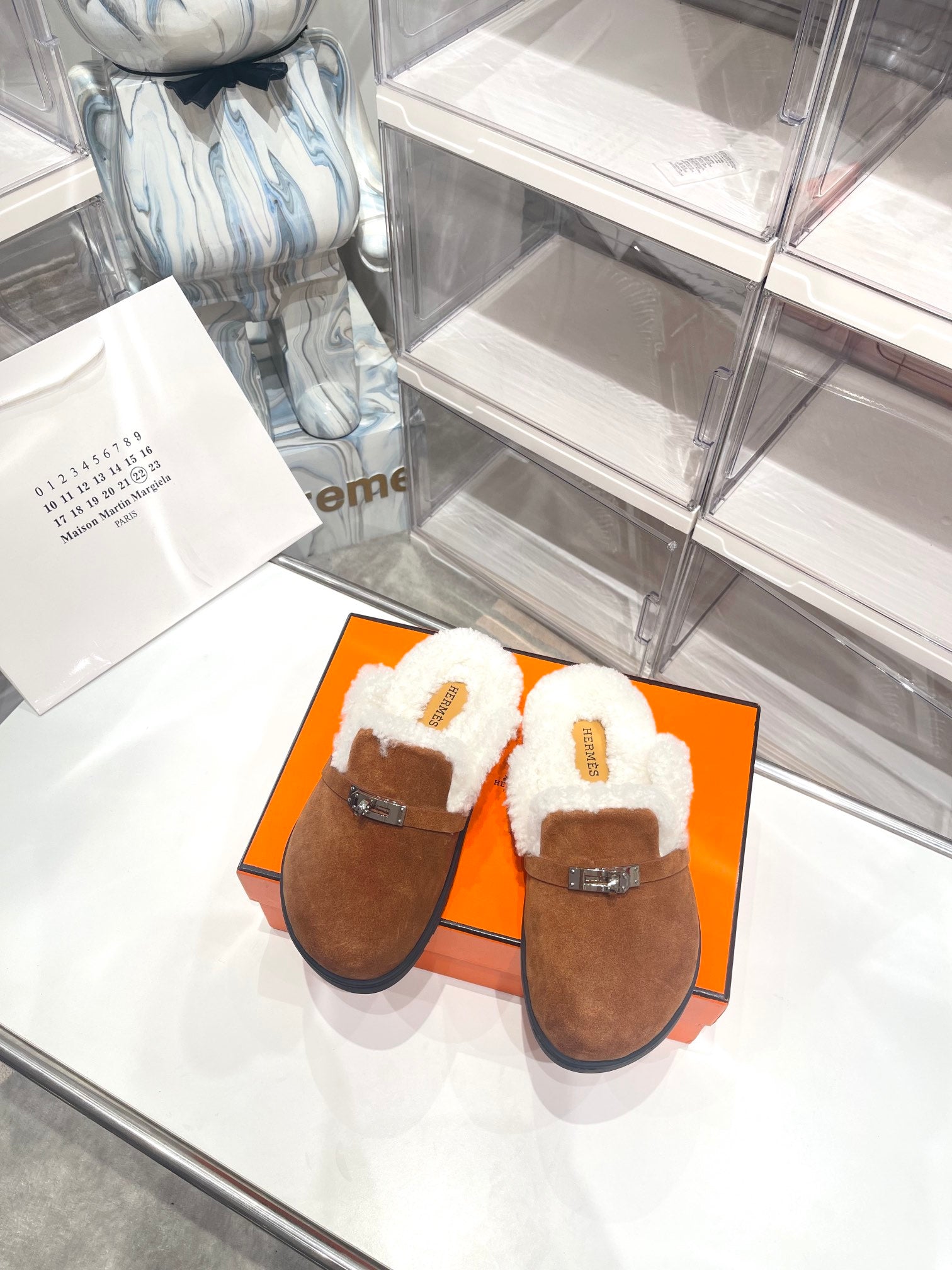 SLIP-ON MULE IN UMBER BROWN SUEDE AND SHEARLING LINING、mysite、Cacoeks