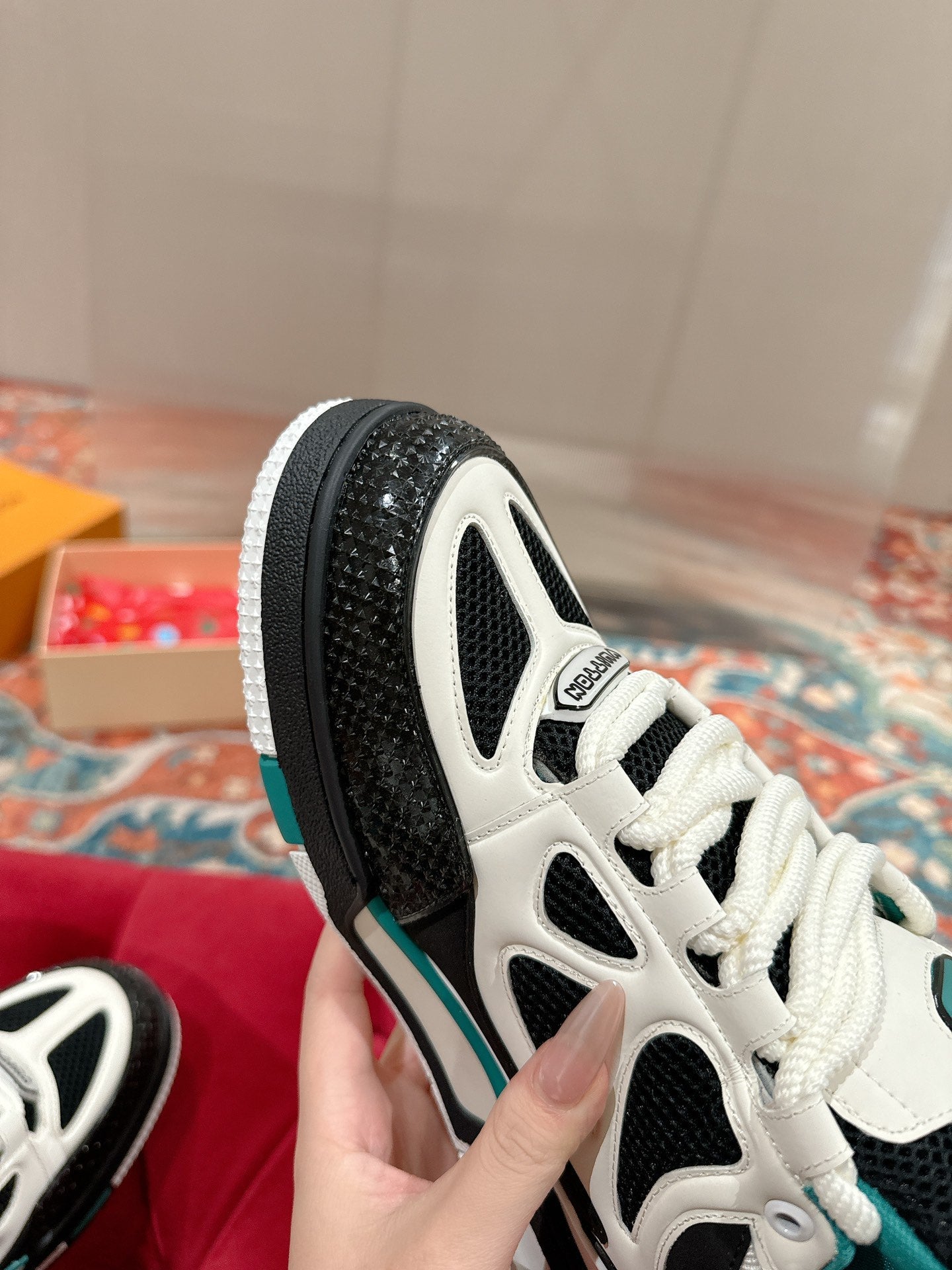 LV SKATE SNEAKER IN WHITE MIX BLACK AND PERSIAN GREEN CALFSKIN、mysite、Cacoeks