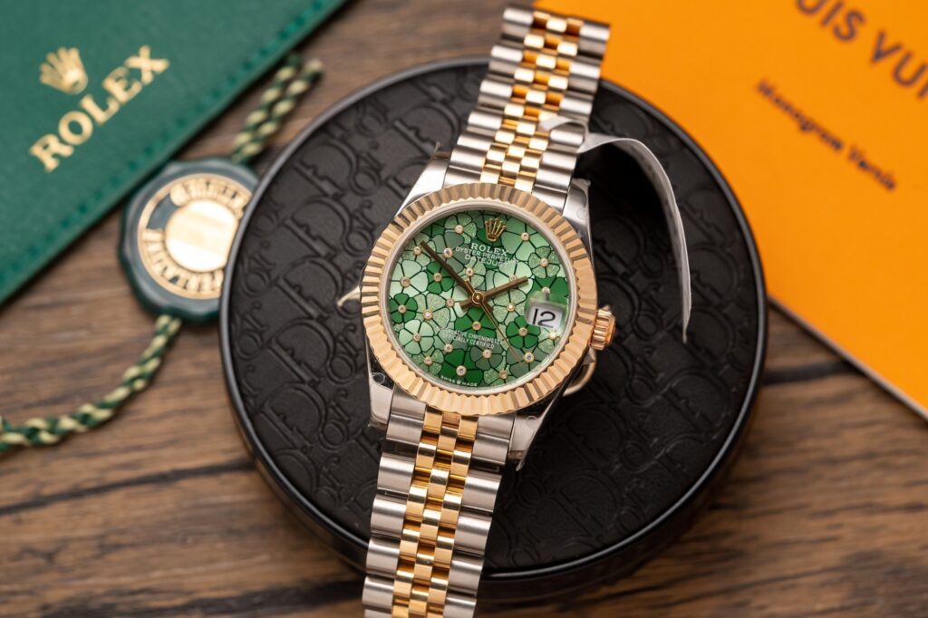 Đồng Hồ Nữ Rolex Bọc Vàng Datejust Mặt Số Xanh Olive Hoa Lá GM 31mm (4)