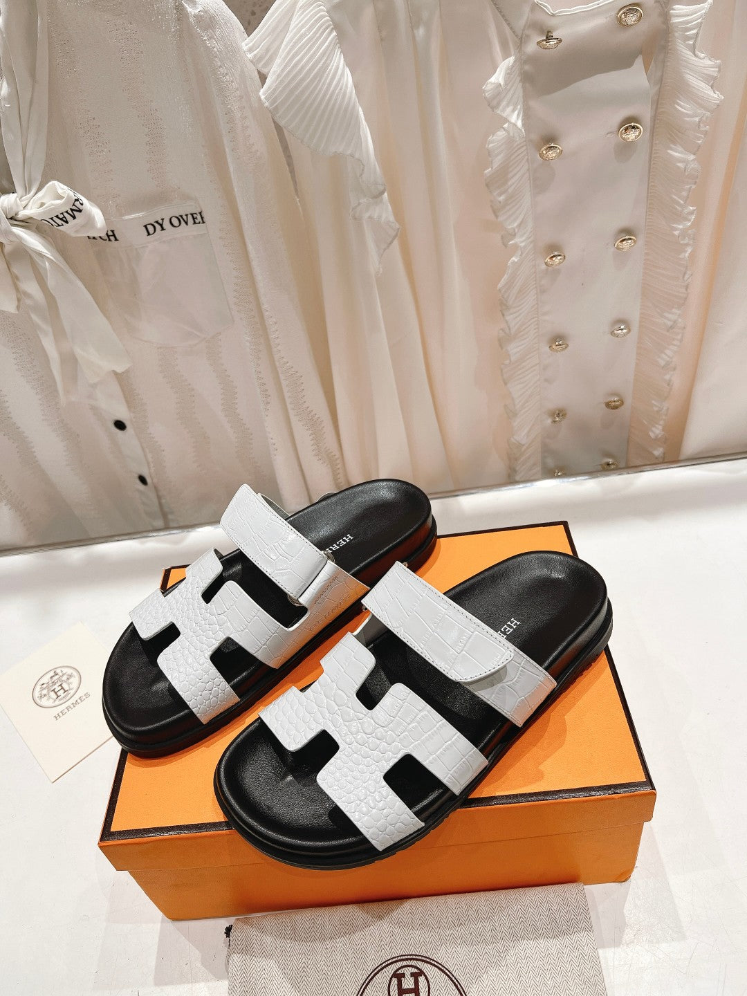 CHYPRE SANDAL BLACK AND WHITE LAMBSKIN、mysite、Cacoeks