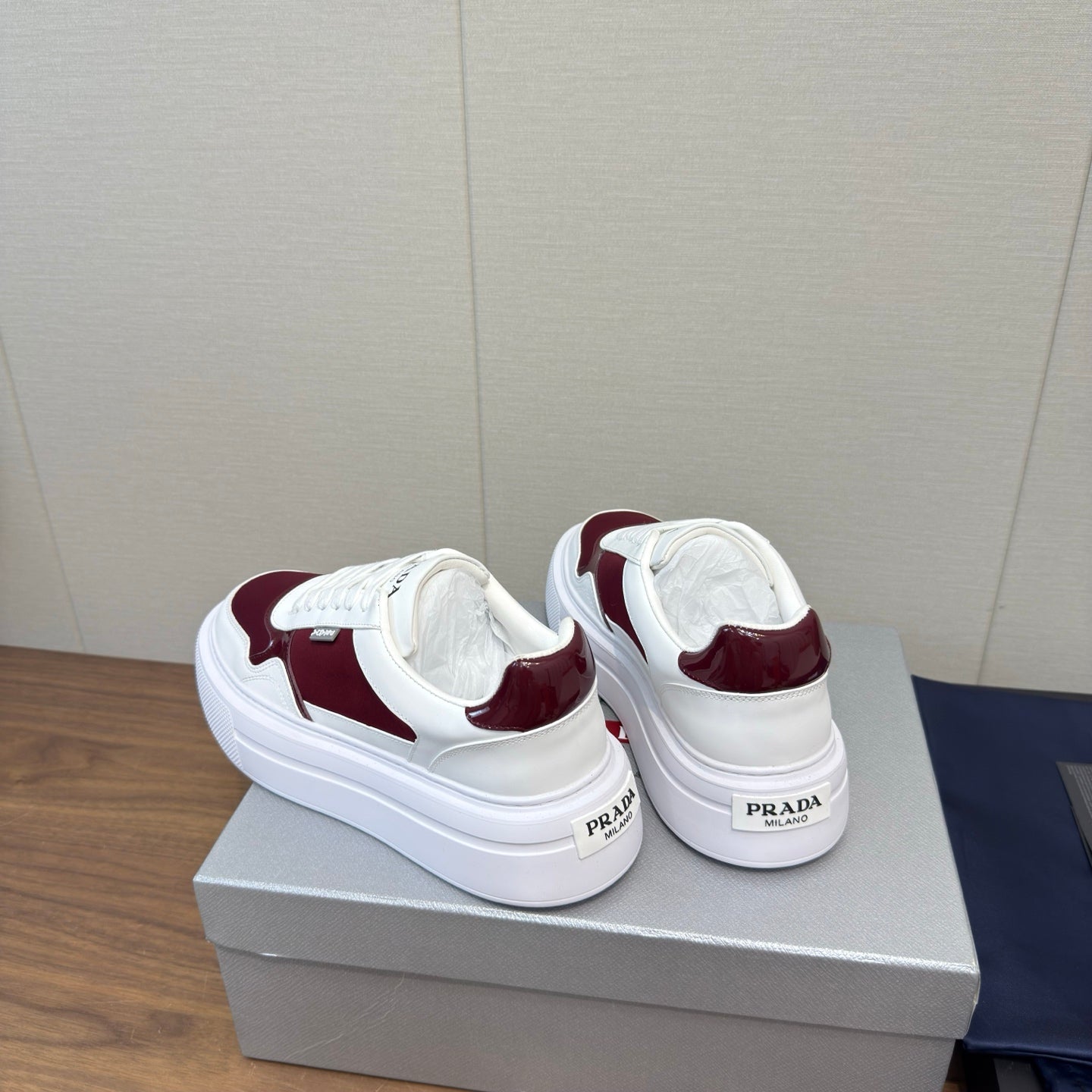 PRADA 25S DOWNTOWN BOLD SNEAKERS 45MM IN WHITE AND BURGUNDY CALFSKIN、mysite、Cacoeks