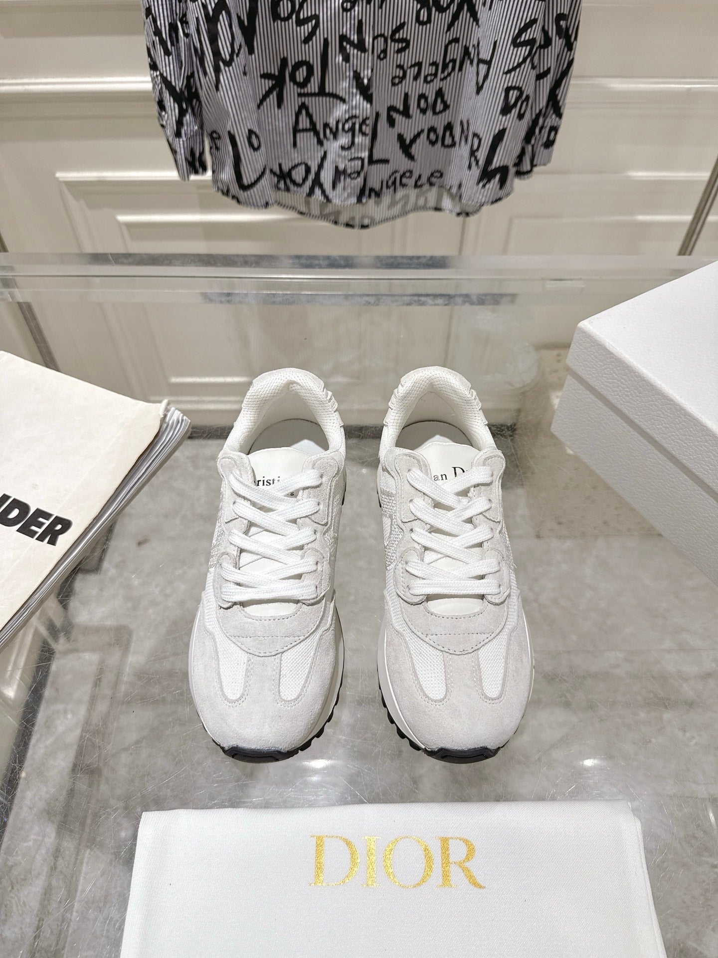 DIOR 25S C'EST DIOR SNEAKER IN WHITE LIGHT GRAY CALFSKIN AND SUEDE、mysite、Cacoeks