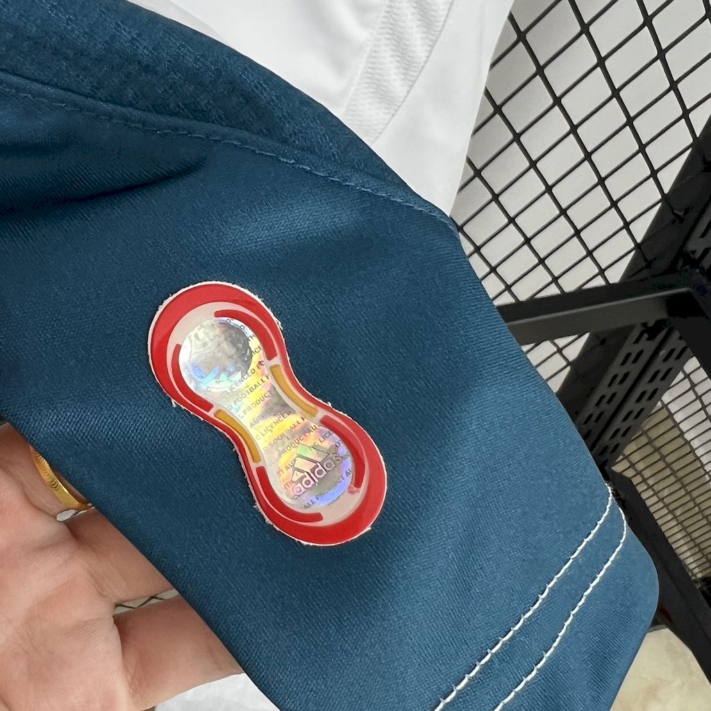 Higojerseys-Retro Liver.pool 2006-07 Third Jersey