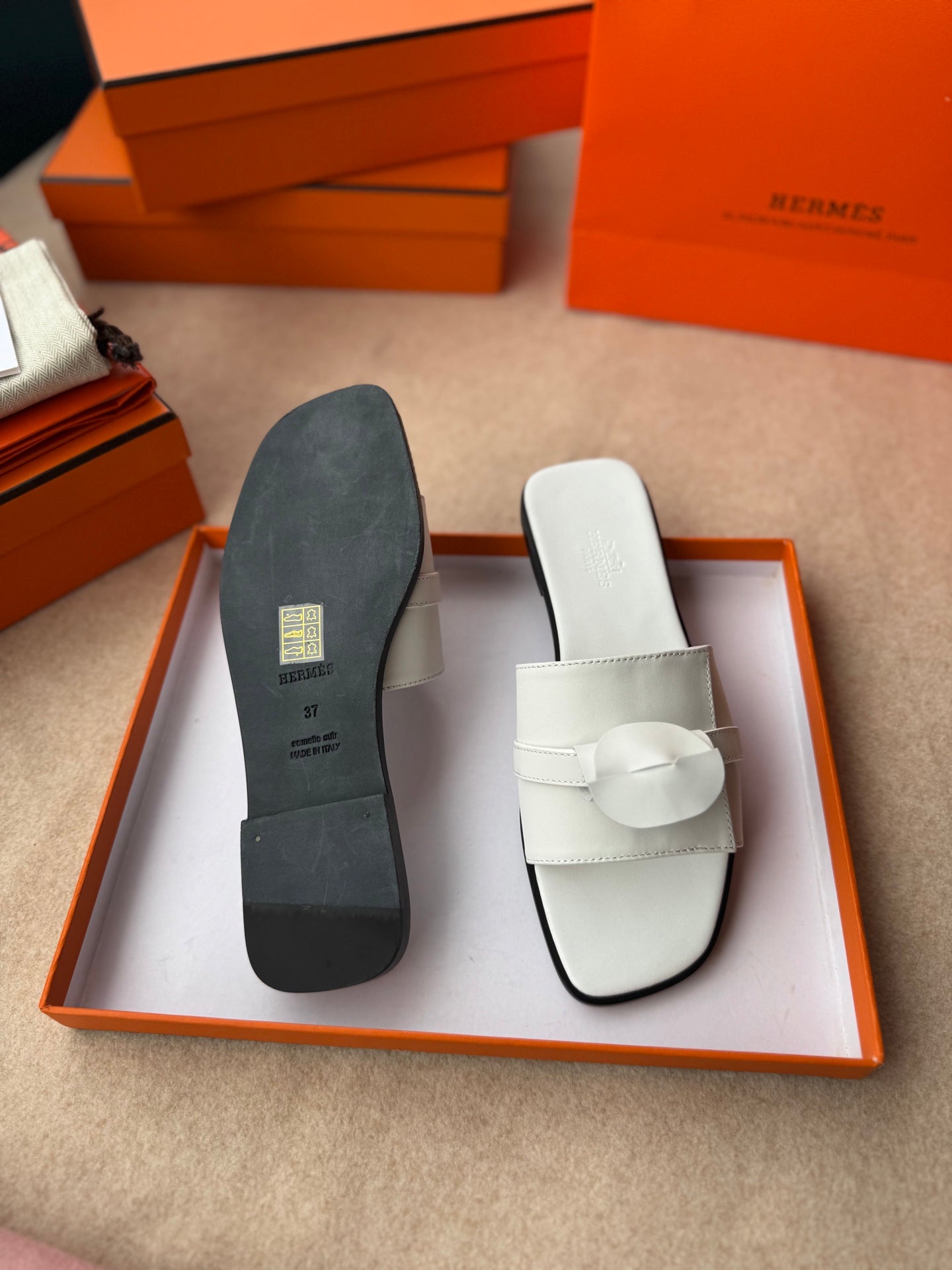 0RAN SANDALS IN WHITE CALFSKIN、mysite、Cacoeks