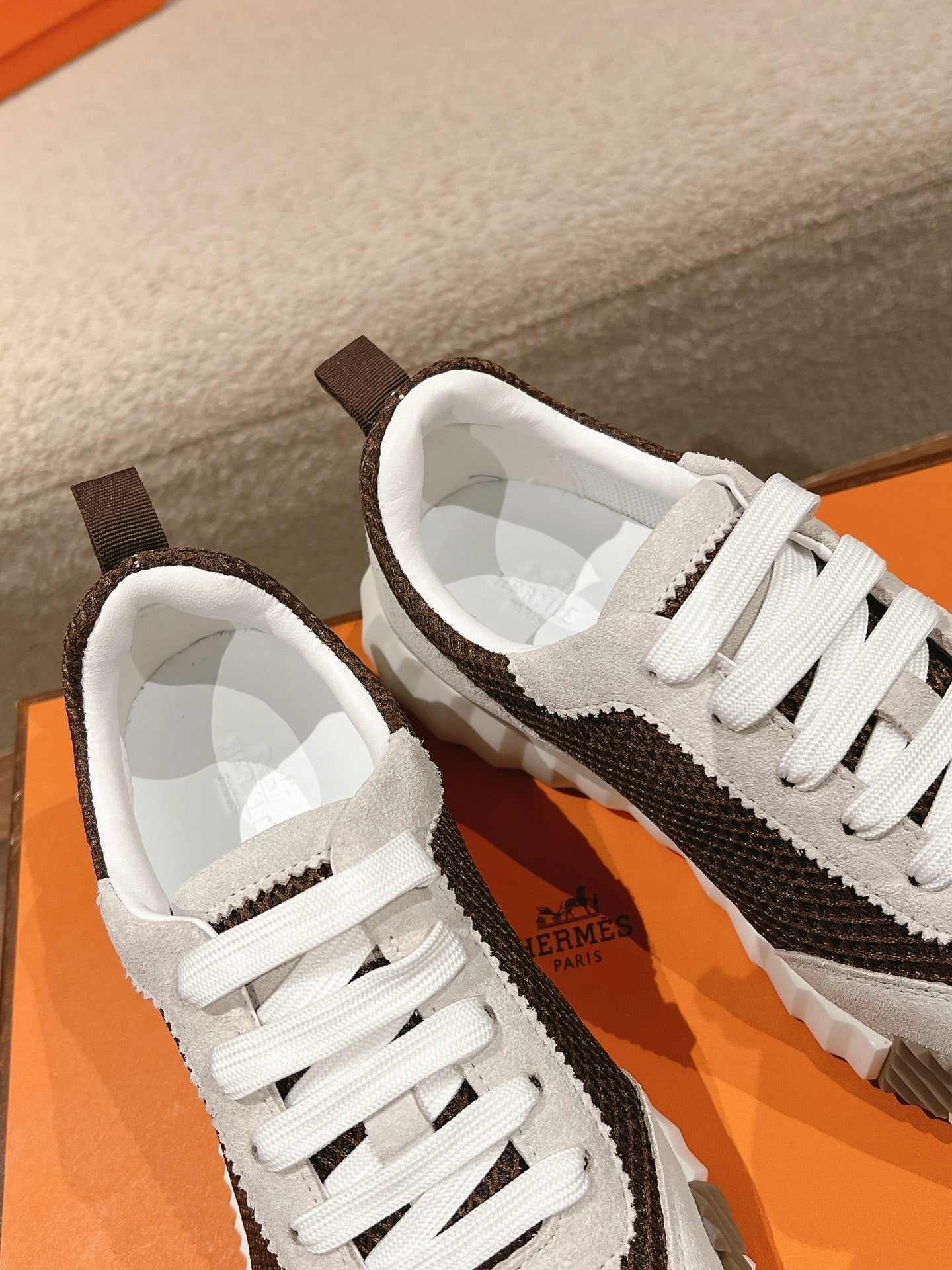 MAINLAND SNEAKER IN PALE GRAY SUEDE AND MOCHA BROWN BREATHABLE MESH FABRIC、mysite、Cacoeks