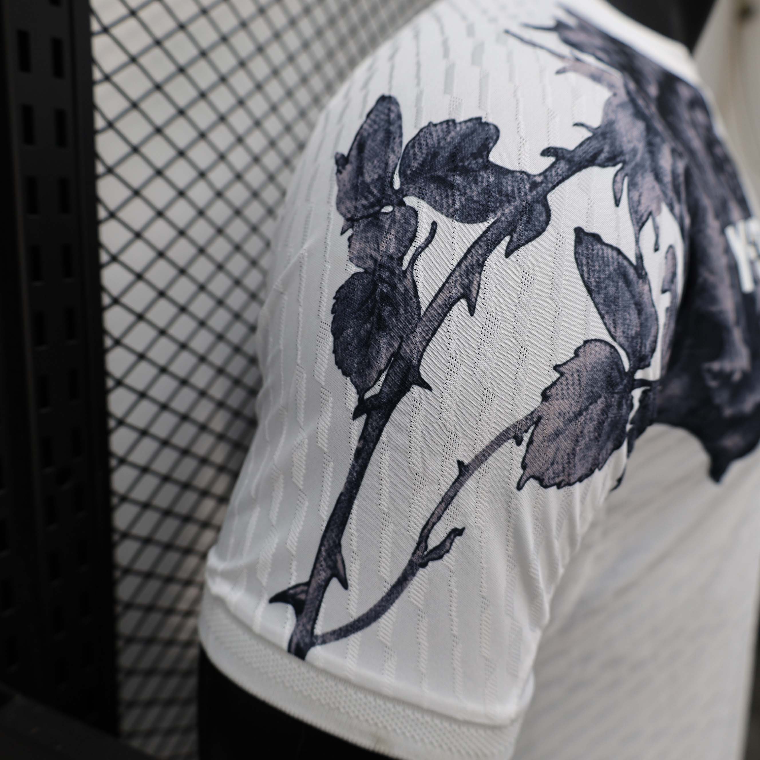 2024/2025 Player Version Real Madrid Y-3 Special Edition White Football Shirt 1:1 Thai Quality:football jersey mysite: unitedjerseyfootball 邓江浪:football