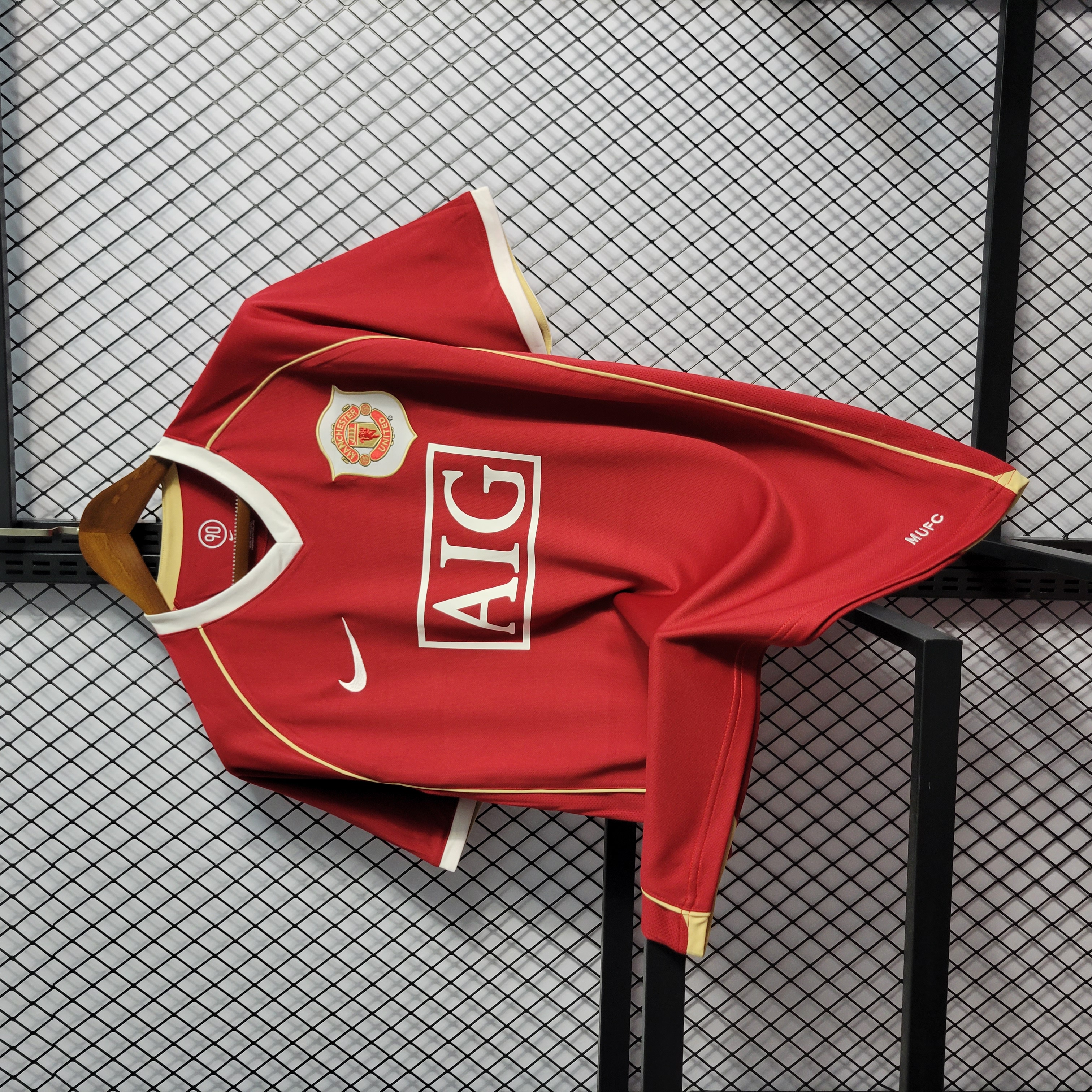 ManixJersey.com | Retro Manchester United 06-07 Home Jersey -Customize Name, Number and Patch | Worldwide Shipping