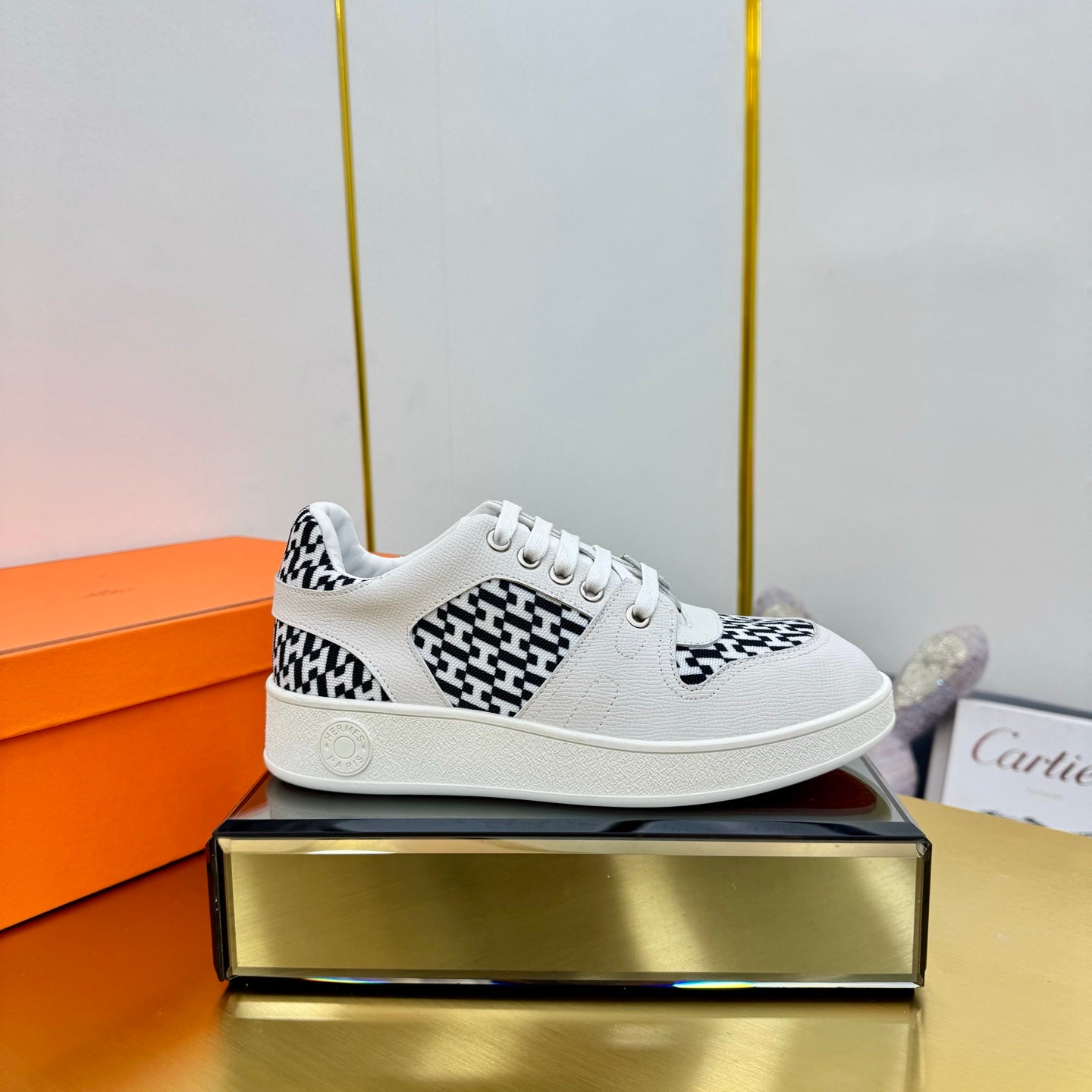 FREE SNEAKER IN WHITE CALFSKIN AND "H EN BIAIS" BLACK CANVAS、mysite、Cacoeks